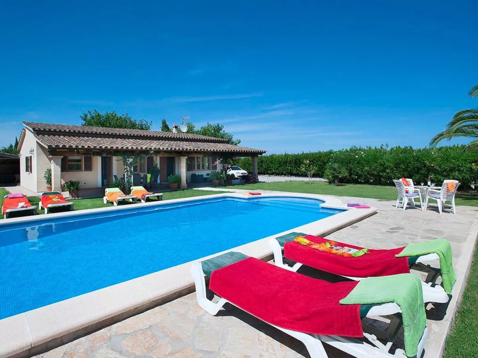 Schönes Ferienhaus in Alcúdia mit Großem Pool-Outside