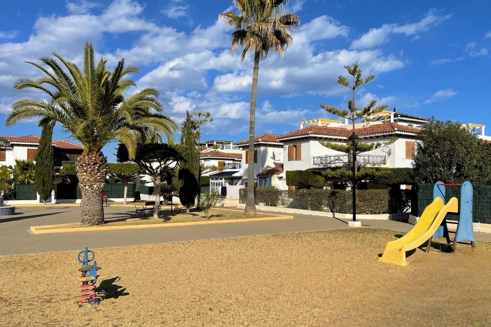 Apartamento Planta Baja con terraza-Areas summer 1km