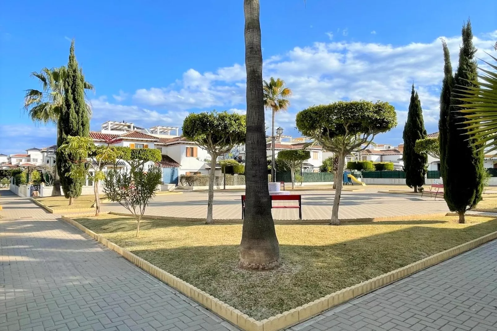 Apartamento Planta Baja con terraza-Areas summer 1km