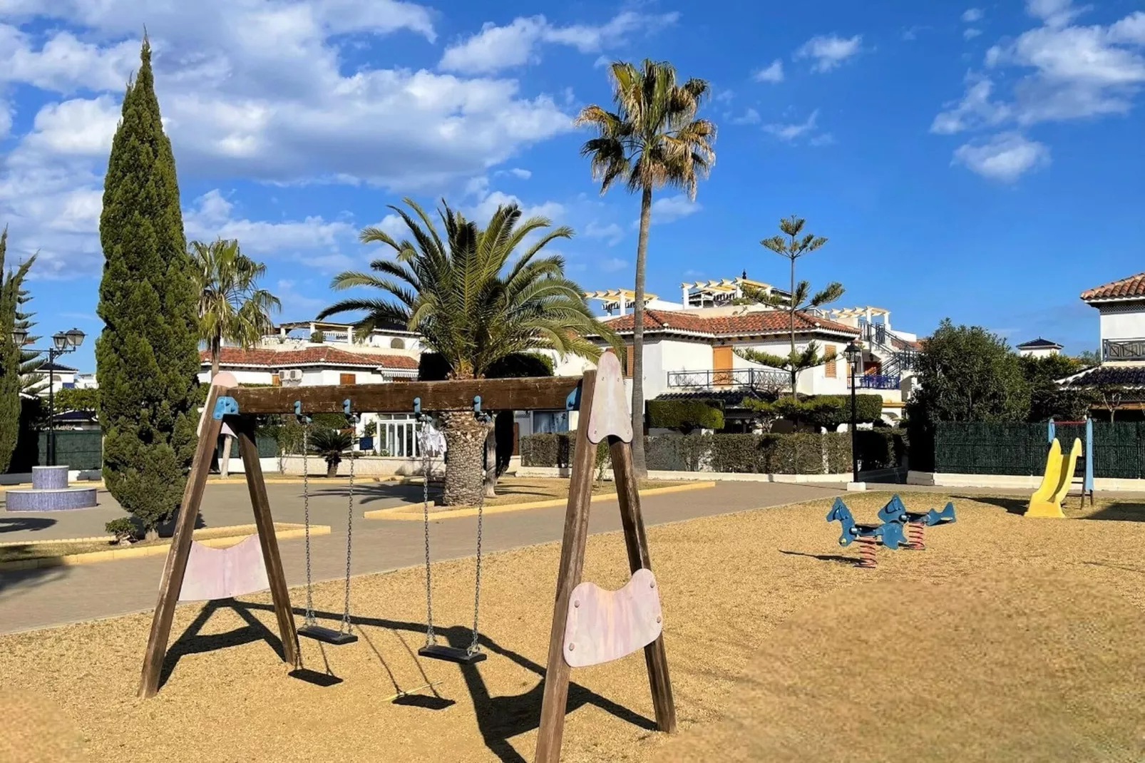 Apartamento Planta Baja con terraza-Areas summer 1km