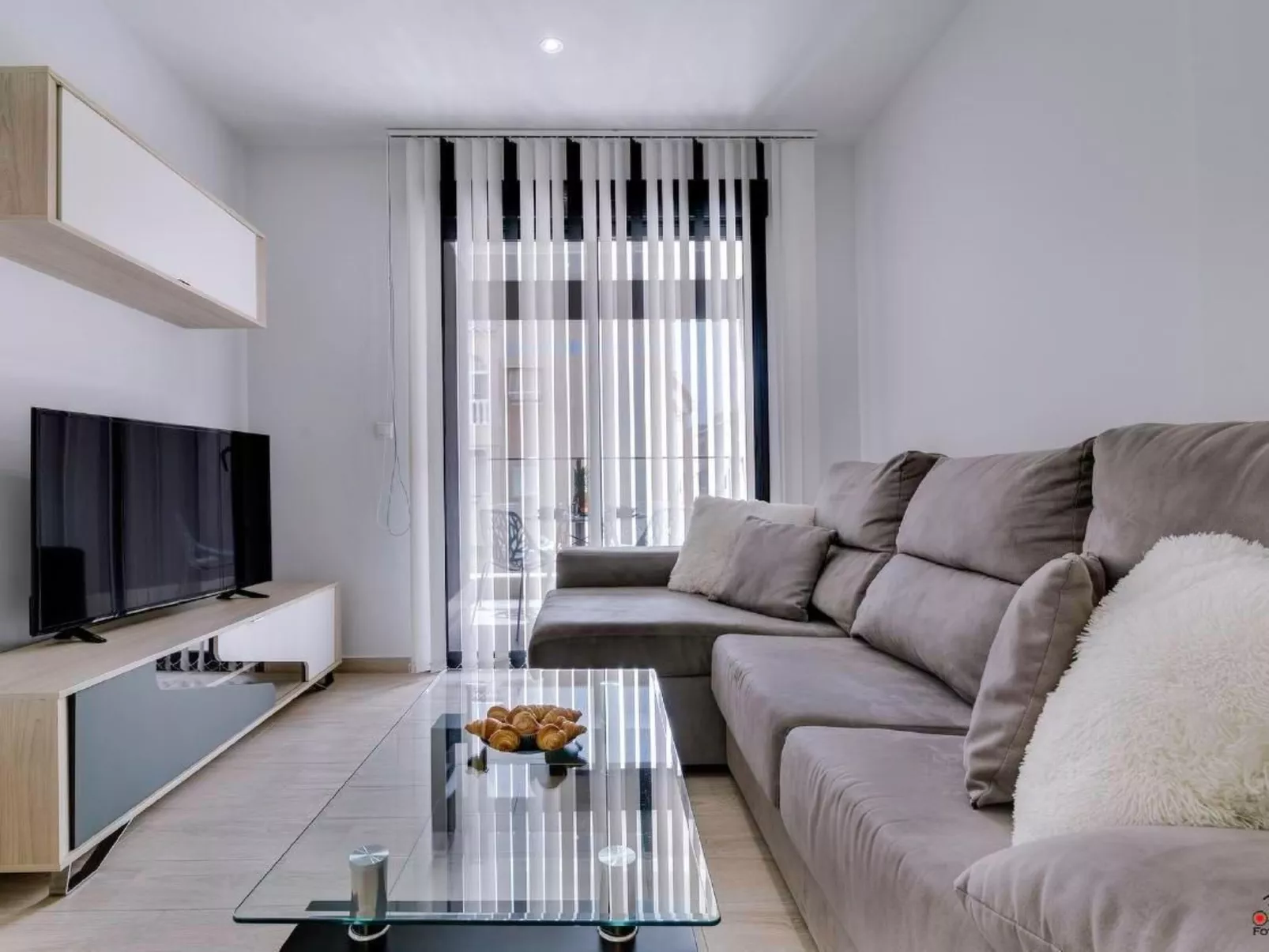 "Pinada Beach" mit Schwimmbad-Dedans