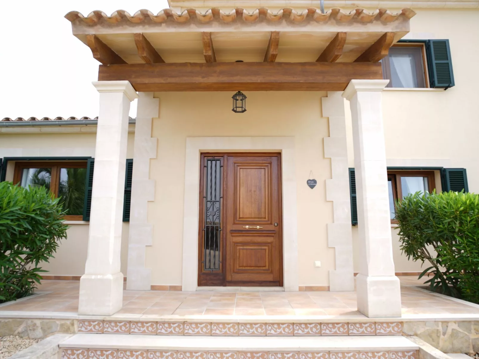 Nettes Ferienhaus in Llucmajor mit Großer Terrasse-Dehors