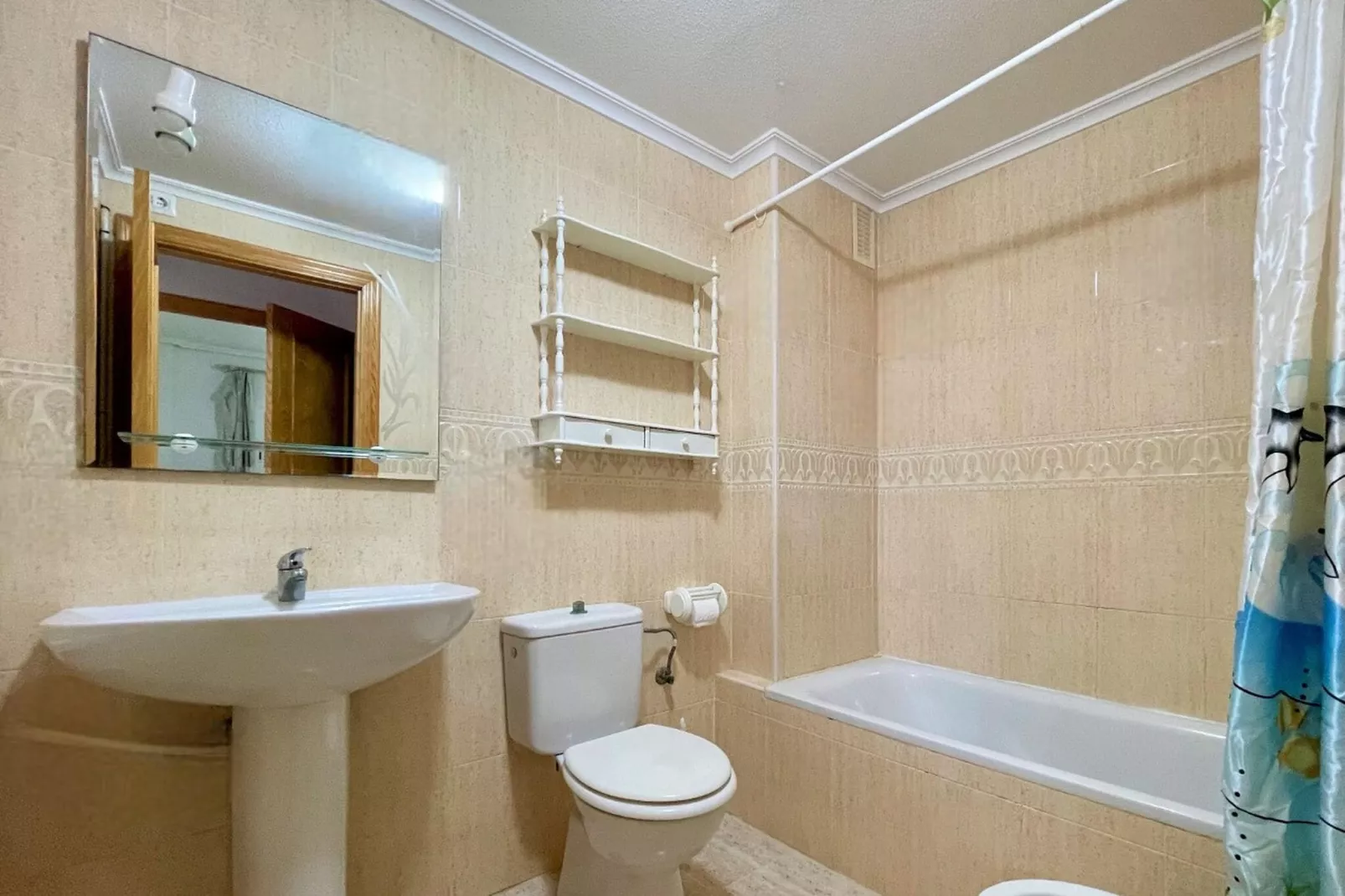 Apartamento planta 1ª o 2ª con terraza-Bathroom
