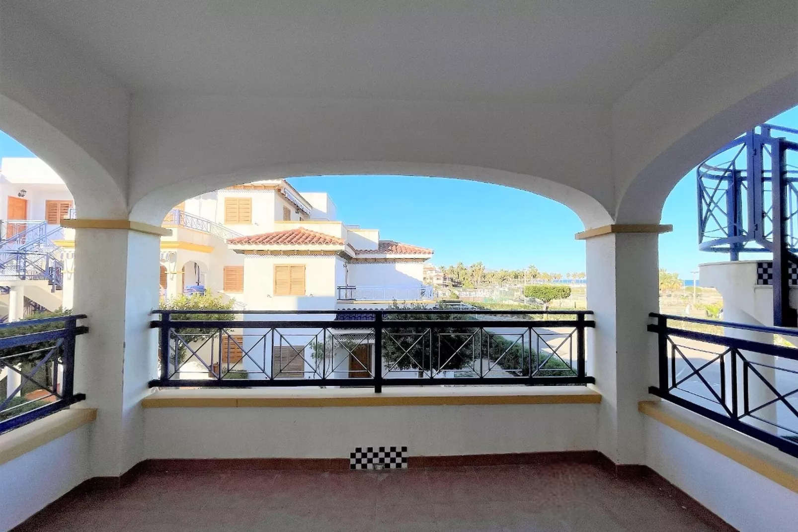 Apartamento planta 1ª o 2ª con terraza-Terrace balcony