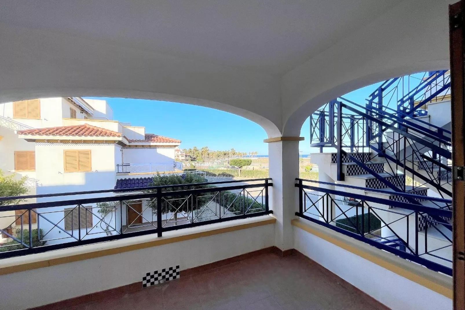 Apartamento planta 1ª o 2ª con terraza-Terrace balcony
