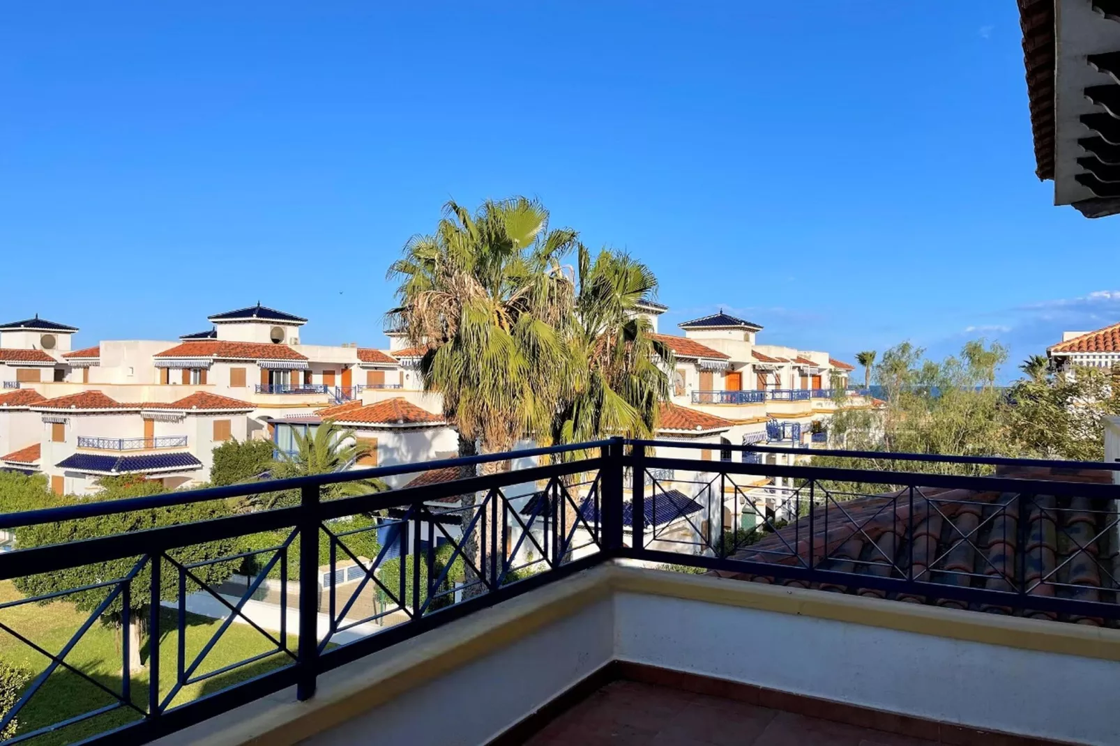 Apartamento planta 1ª o 2ª con terraza-Terrace balcony