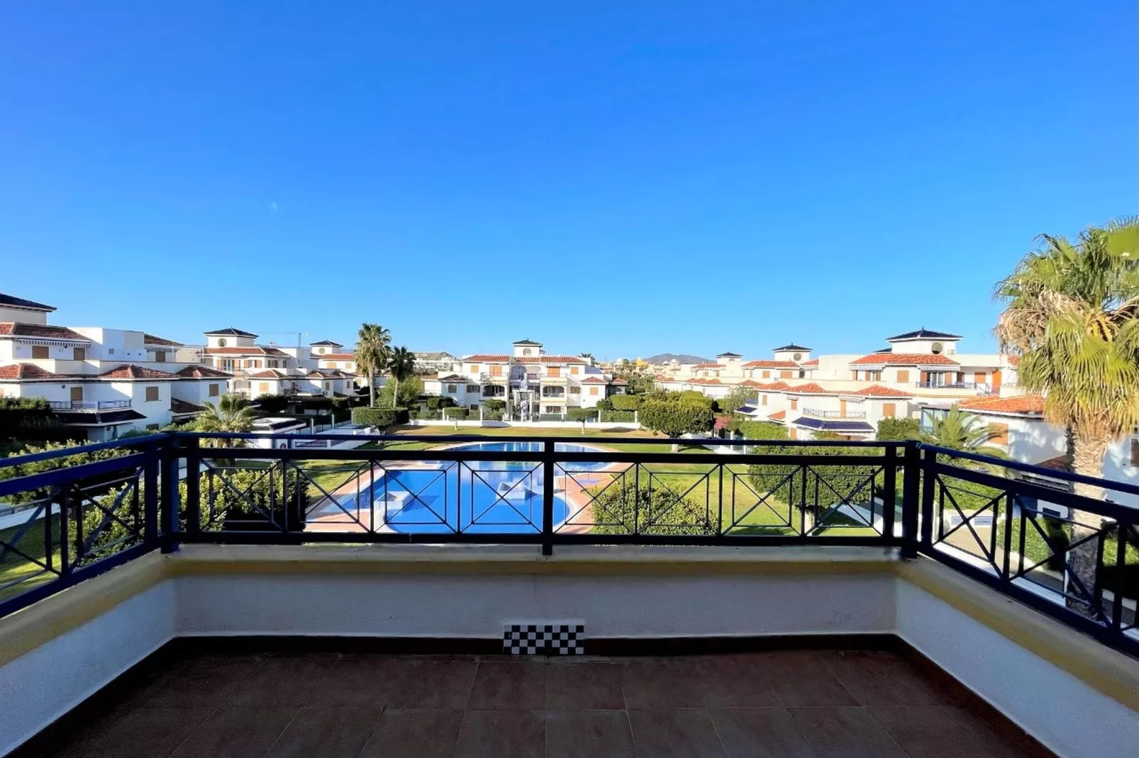 Apartamento planta 1ª o 2ª con terraza-Terrace balcony
