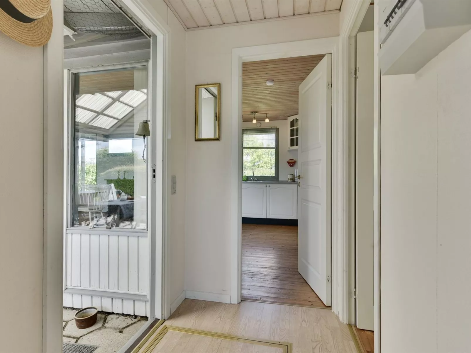 "Rise" - 250m from the sea-Dedans