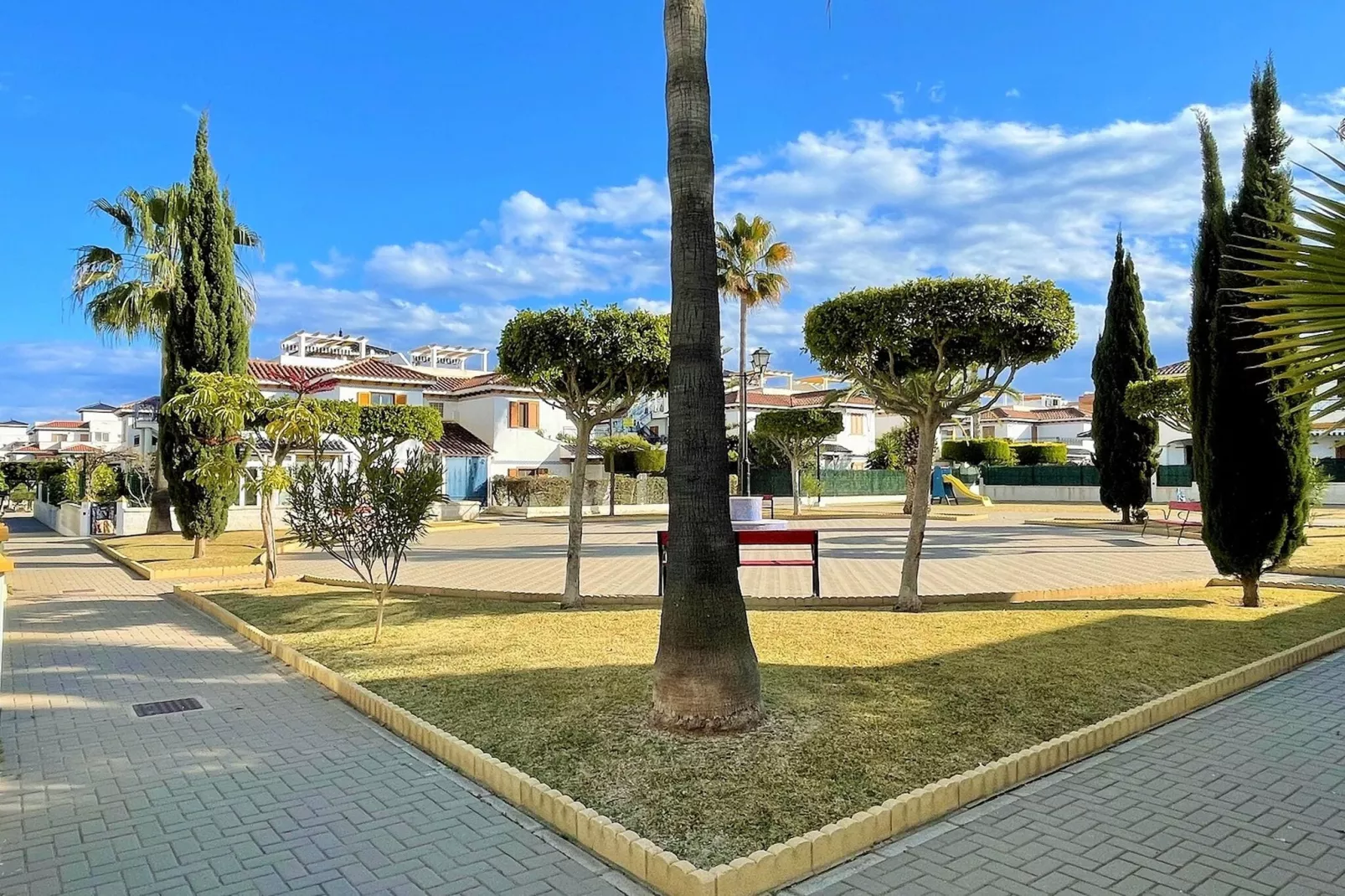 Apartamento planta 1ª o 2ª con terraza-Facilities