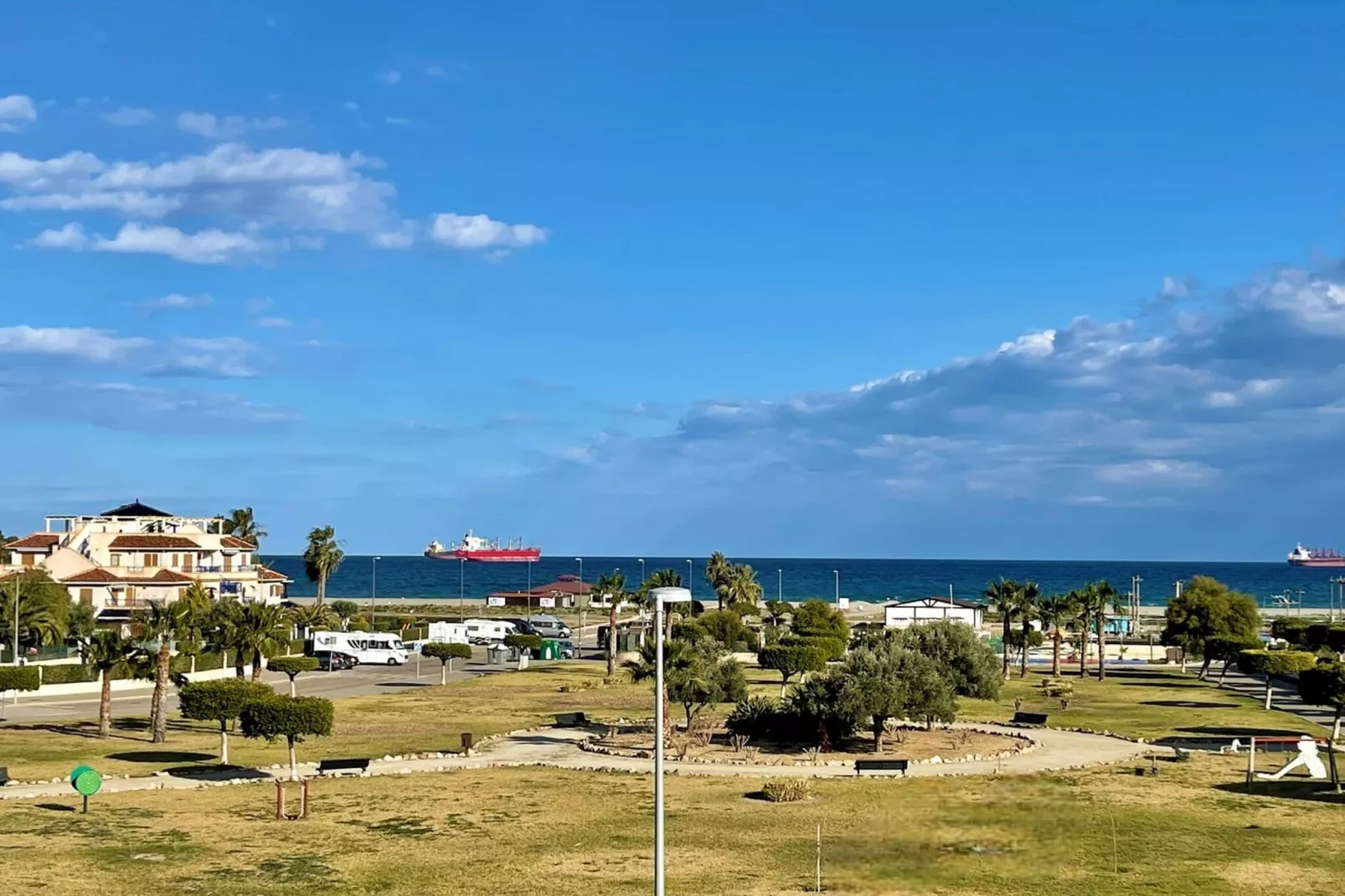 Apartamento planta 1ª o 2ª con terraza-Areas summer 5km