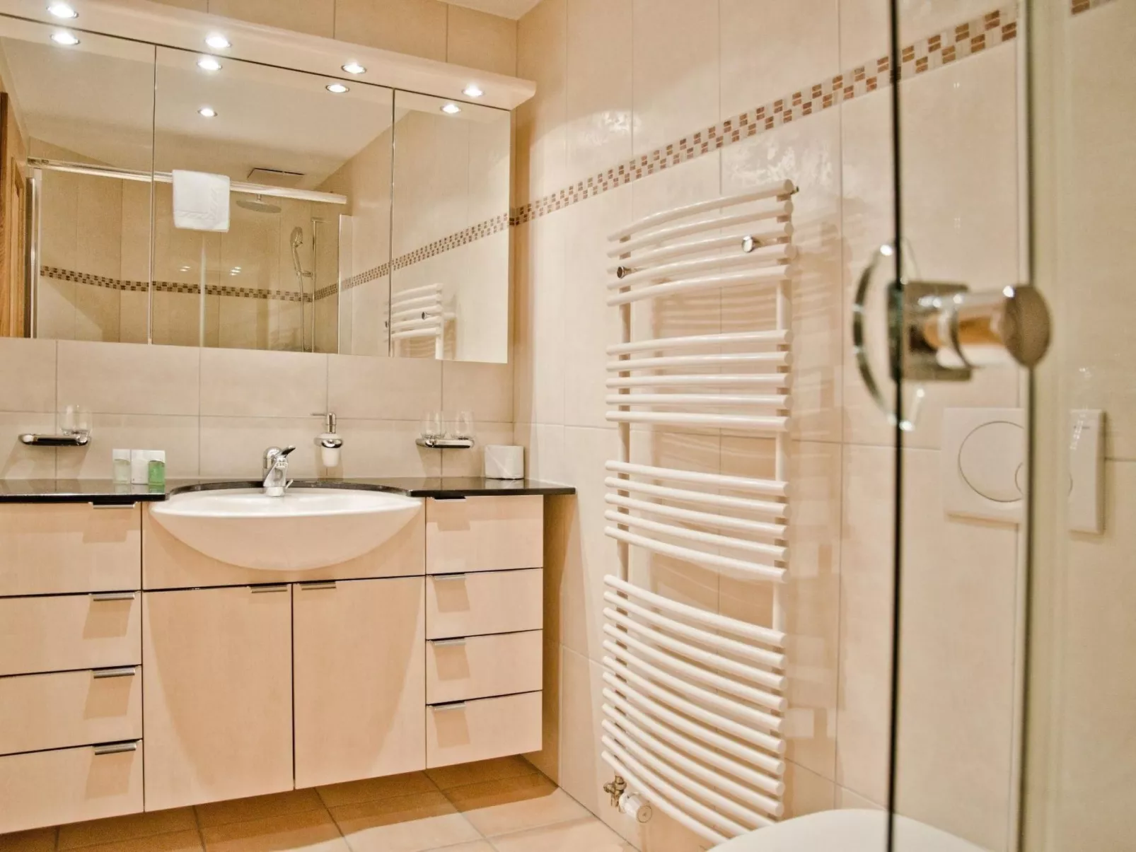 Apartment Paradise-Inside