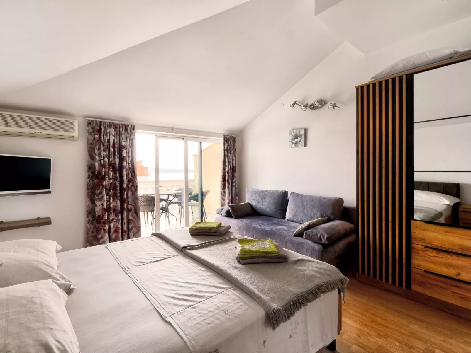 Studio-Apartment mit Balkon und Meerblick