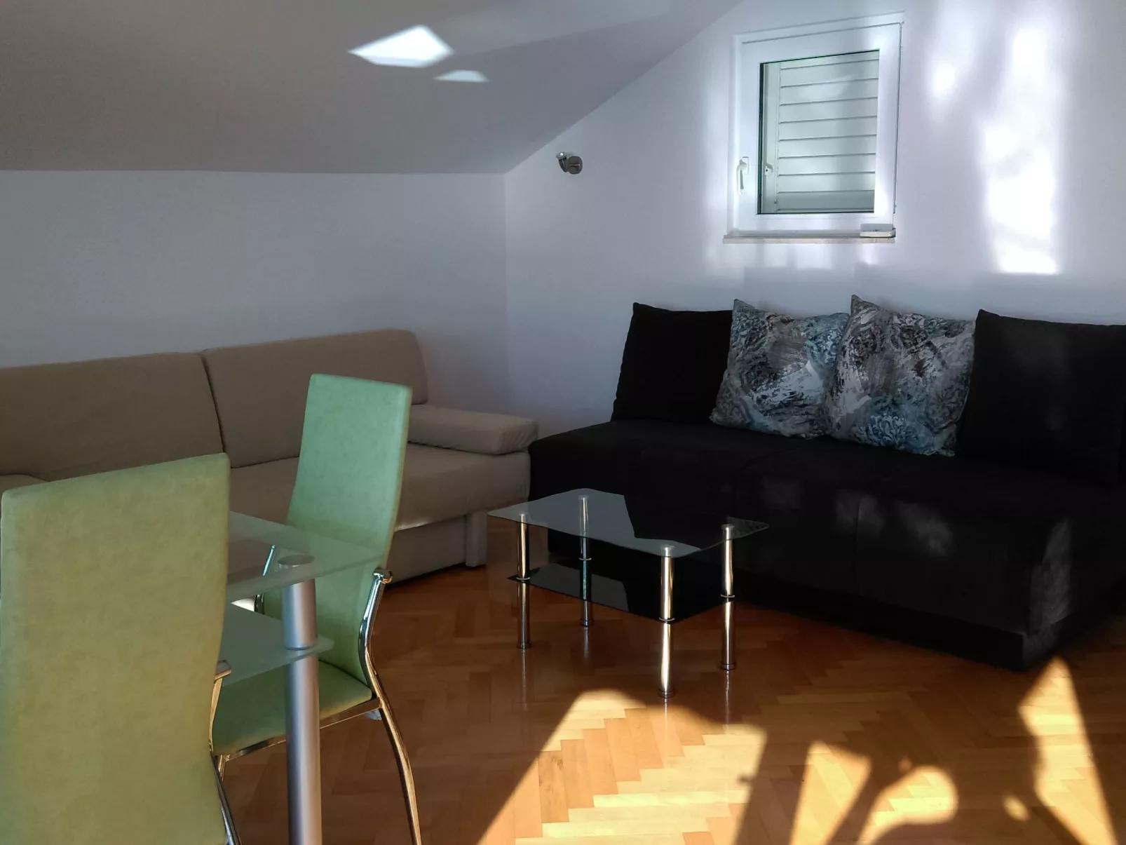 Wohnung mit Blick auf das Wasser-Inside