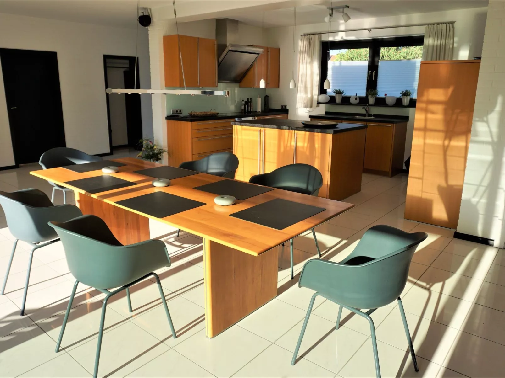 Großzügiges Haus mit traumhafter Gartenanlage-Drinnen