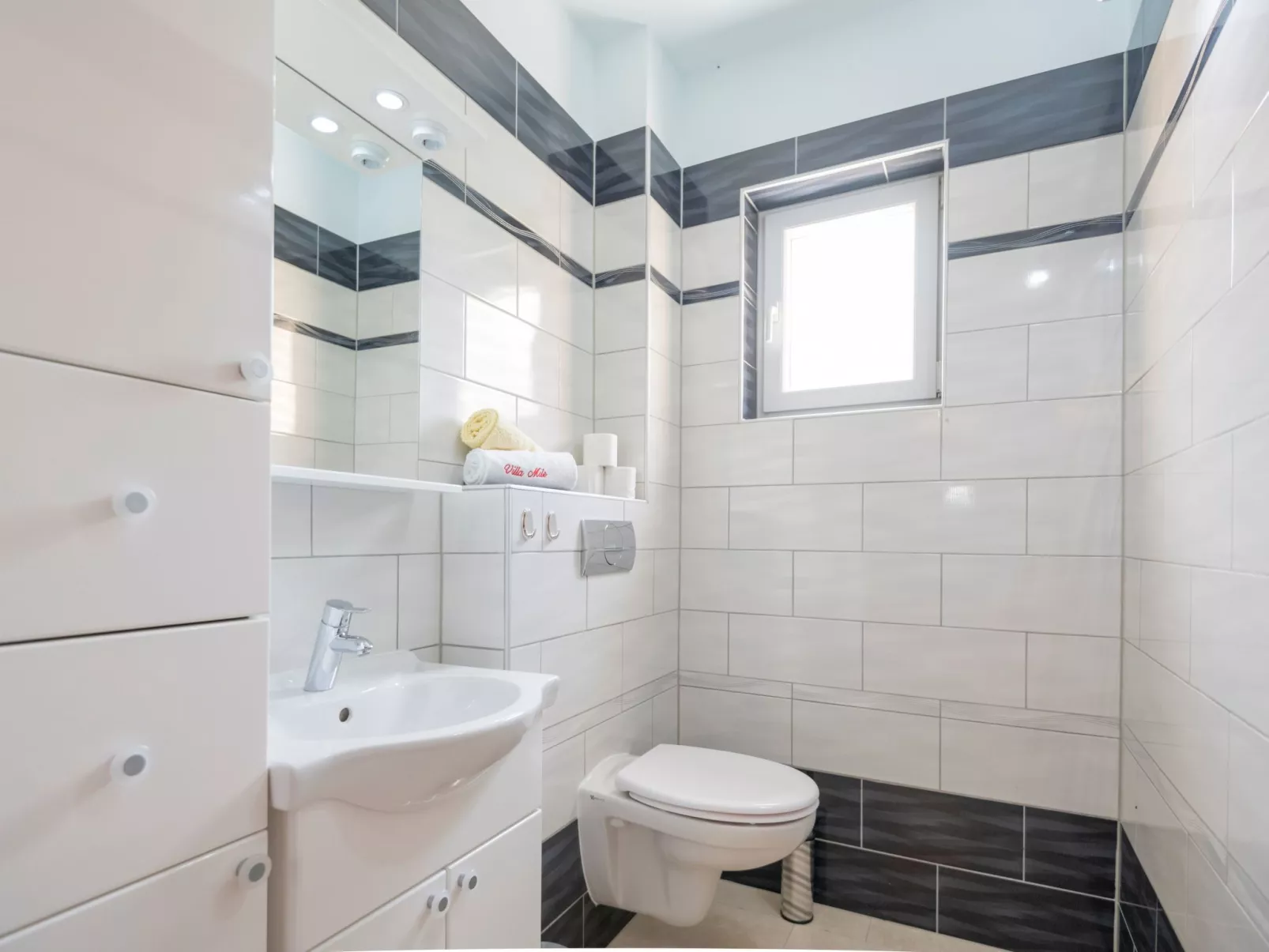 Villa "Mile" mit beheiztem Pool, Grill und Terrasse-Inside