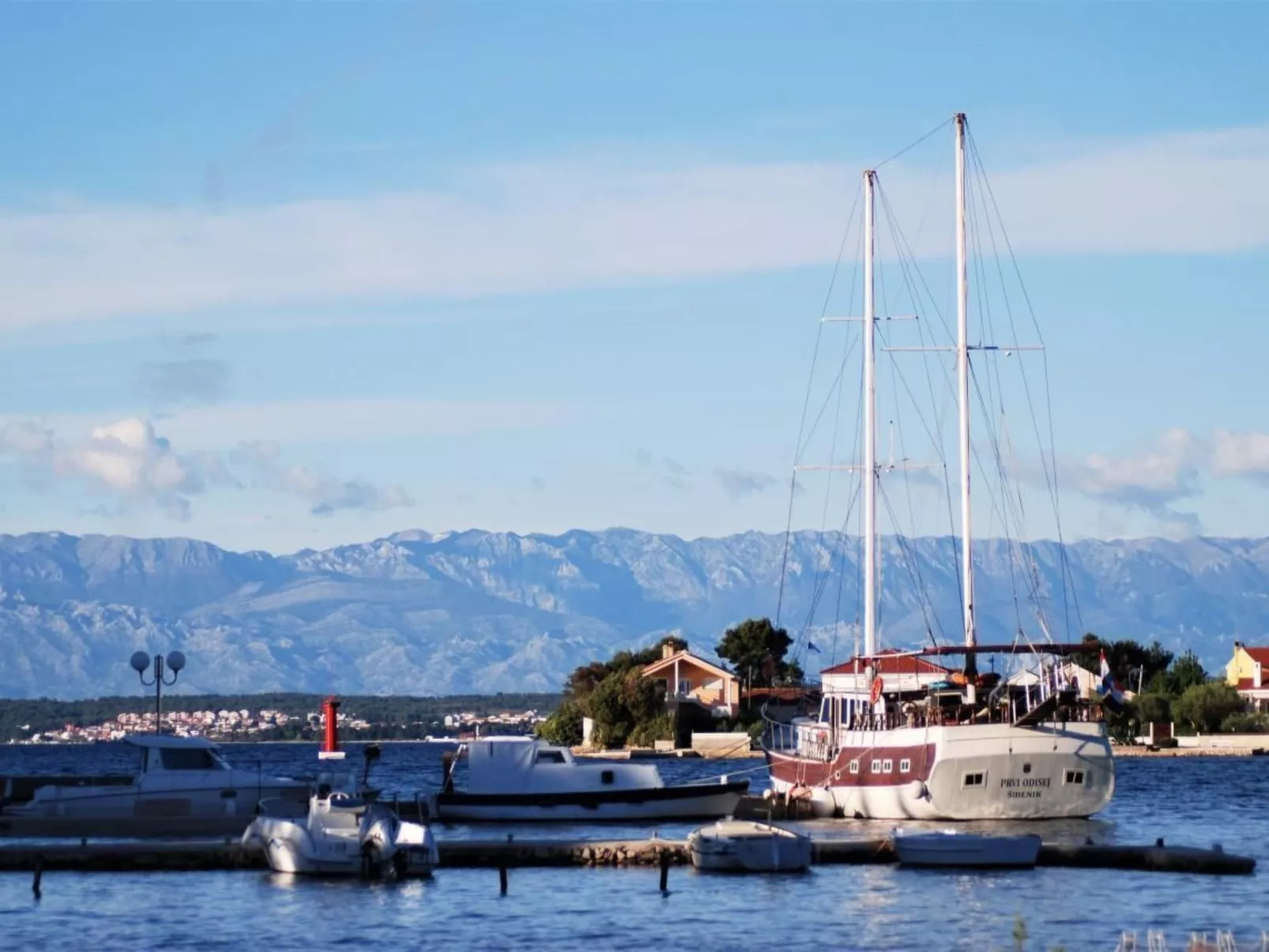 Rustikales Haus in Lukoran mit privatem Parkplatz-Dehors