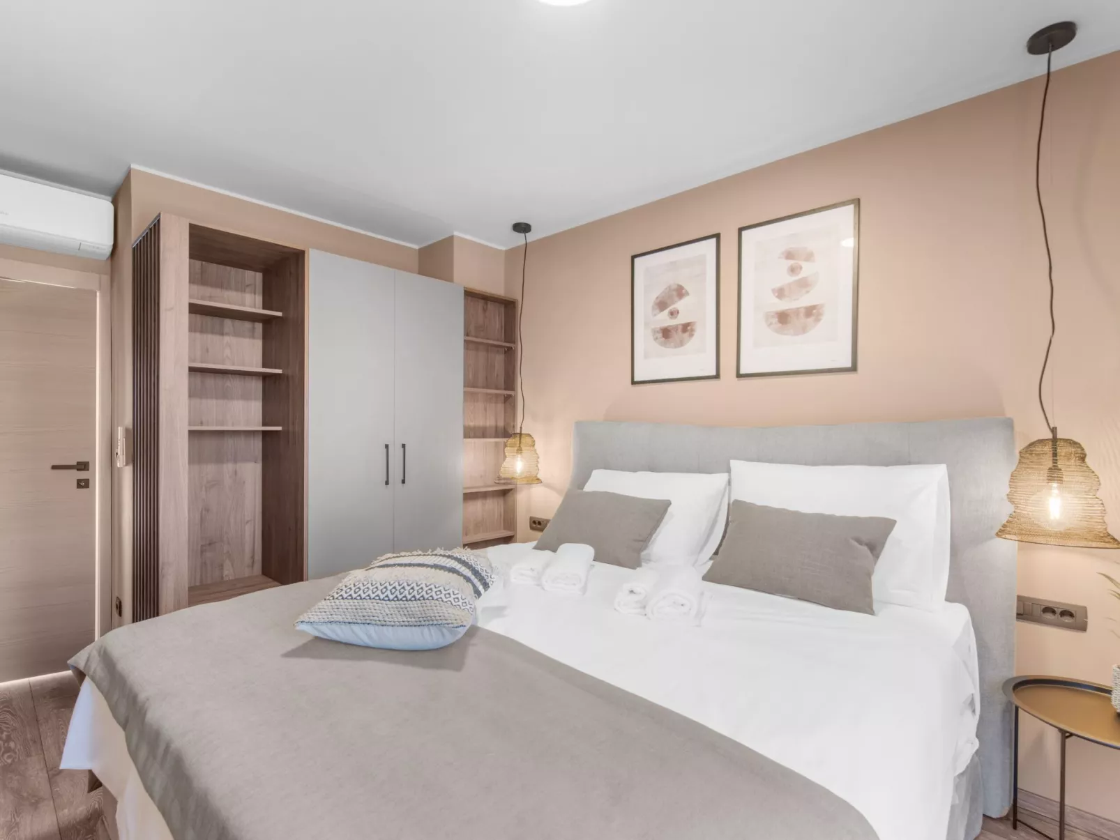 Villa Querchus Penthouse 8 partment mit Jacuzzi-Drinnen