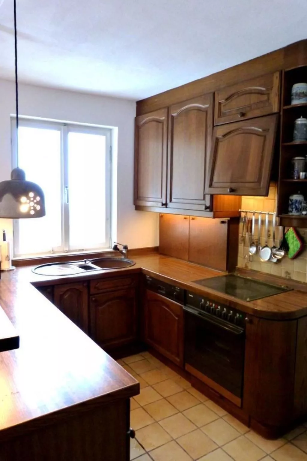 Haus mit  freier Fahrradnutzung und kleinem Boot-Image-tags.info