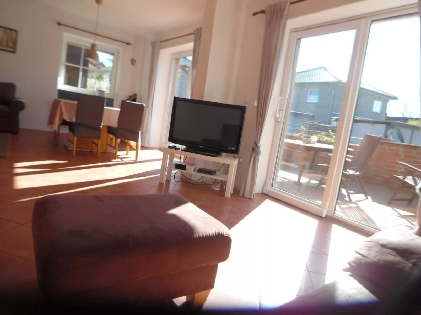 Mit Garten und Stellplatz-Dedans