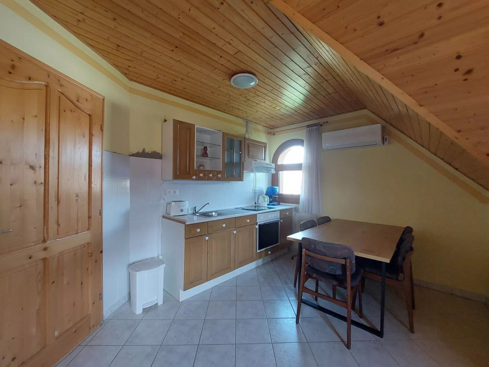 Schöne Ferienwohnung in ruhiger Lage-Dedans