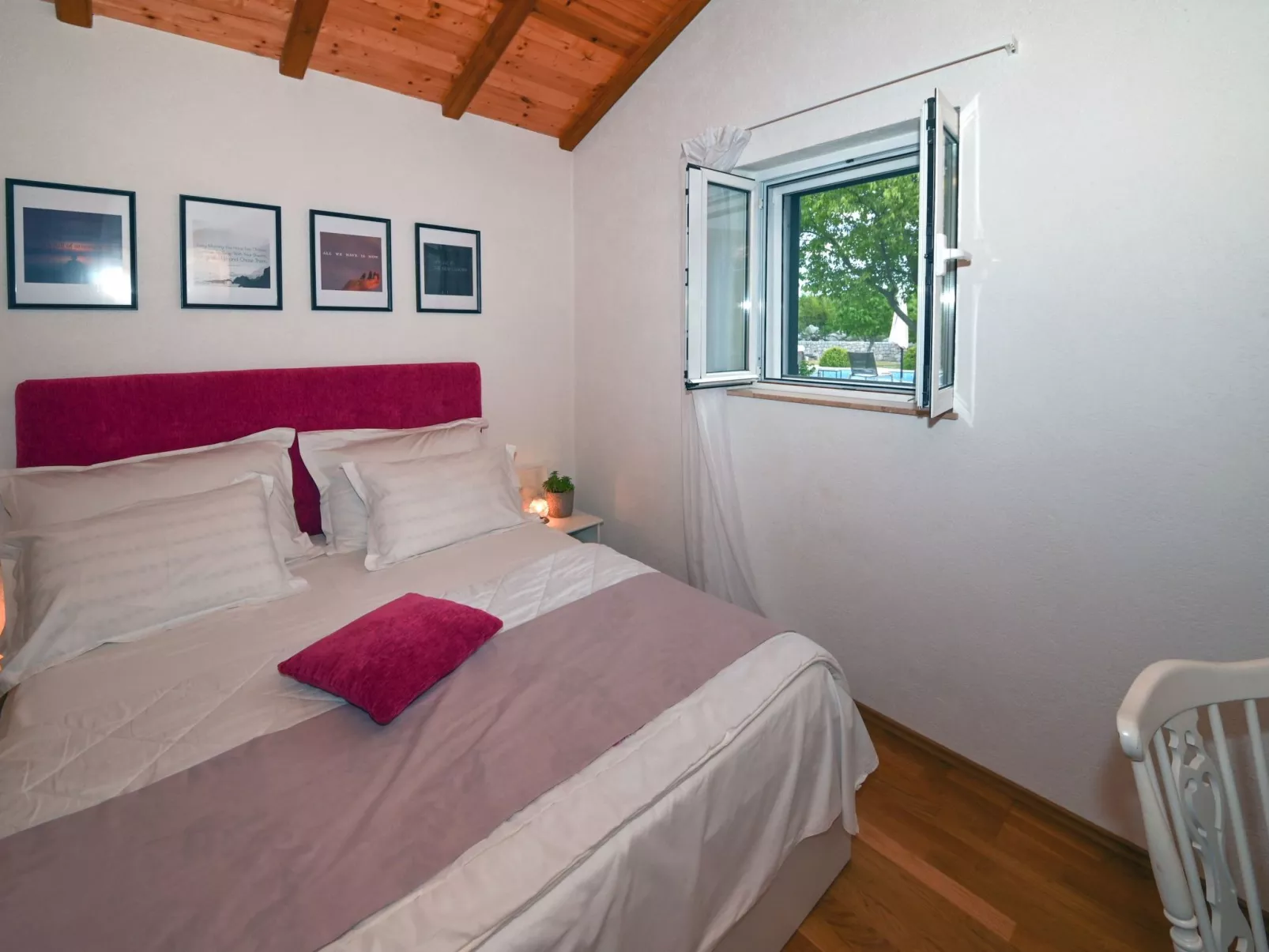 Freistehendes Ferienhaus in Duge Njive mit Privatem Pool-Inside