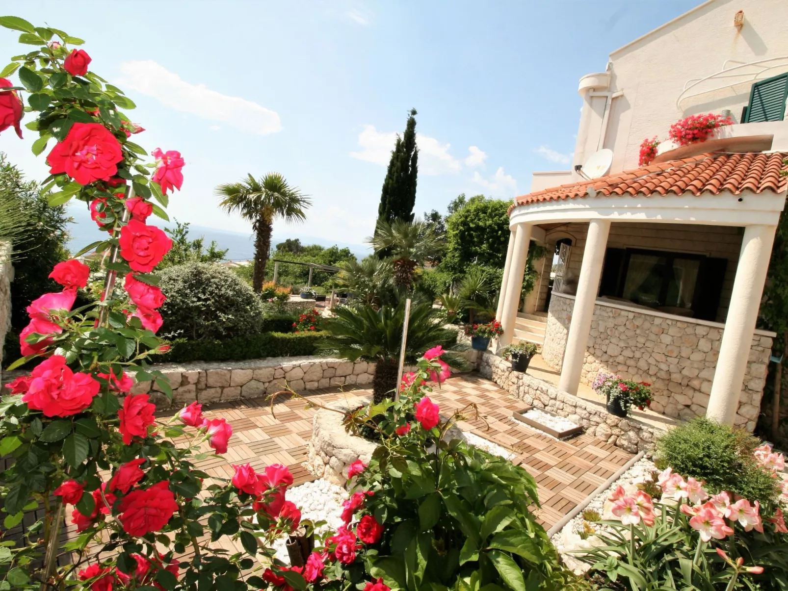 Villa Margitta mit Pool, Tennisplatz und Meerblick-Outside