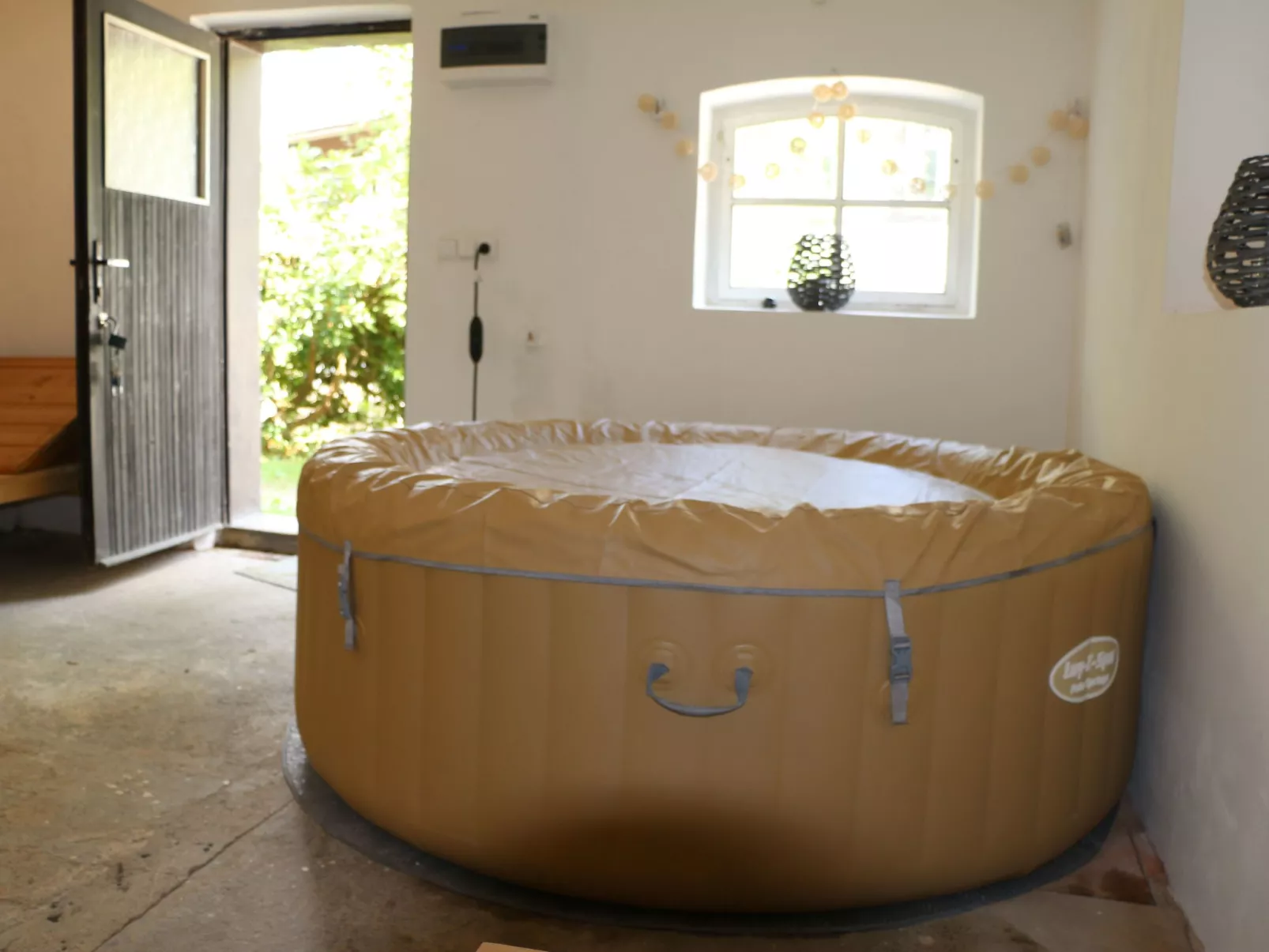 Traditionelles Haus, umgeben von Wäldern in Ralsko-Inside