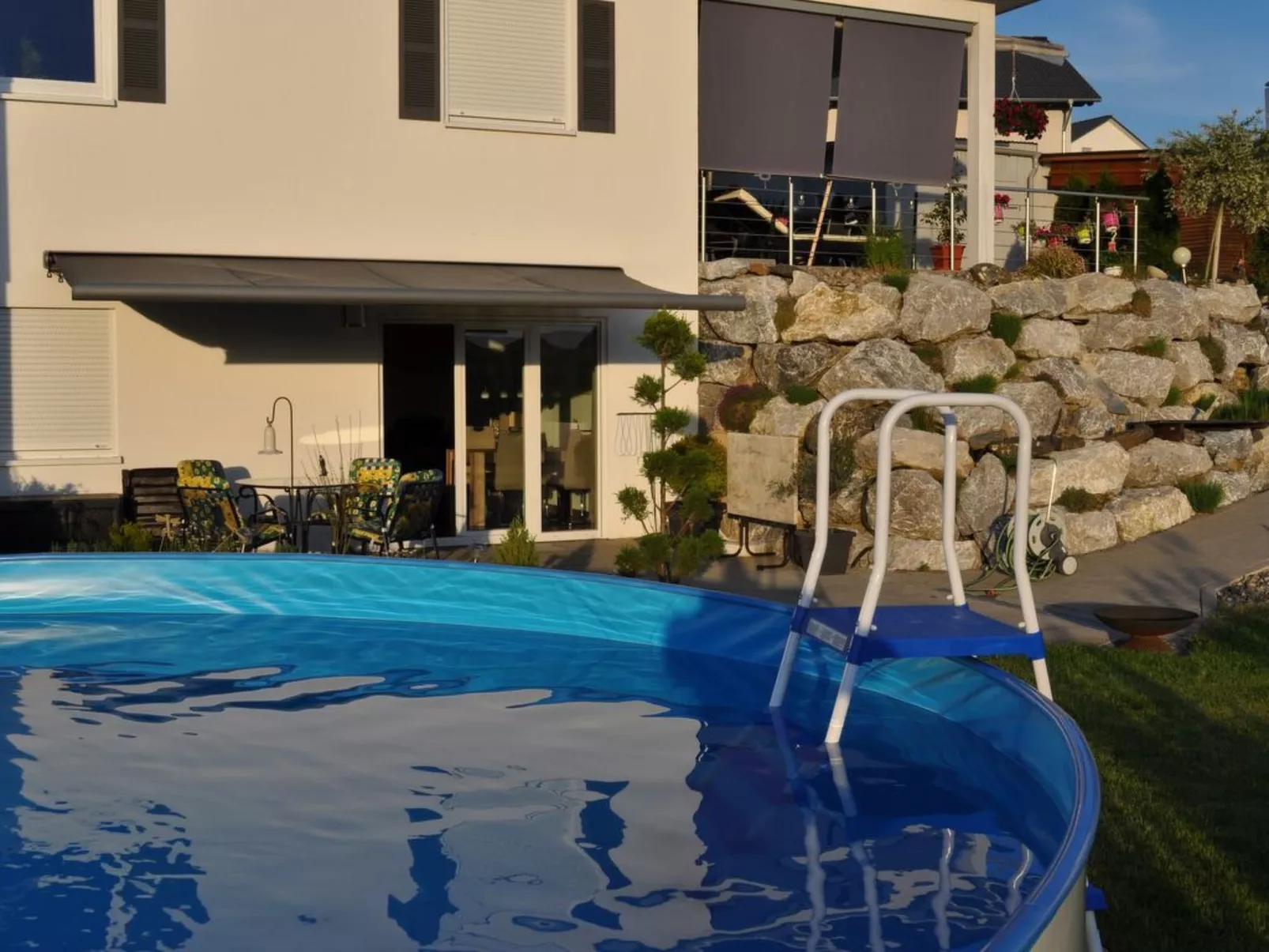 Wohnung mit großer Gartenterrasse und Ausblick-Outside