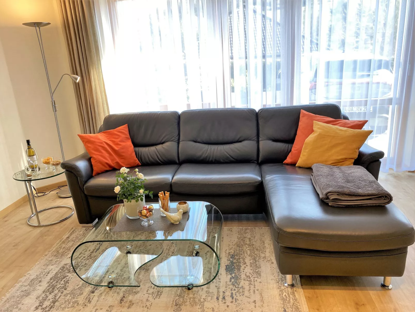 Mit Parkplatz und Terrasse-Inside