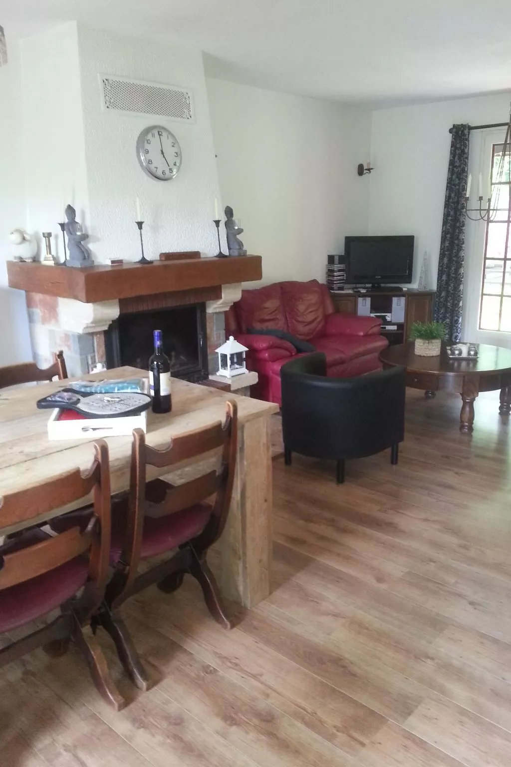 Mit Garten, Grill und Terrasse-Drinnen