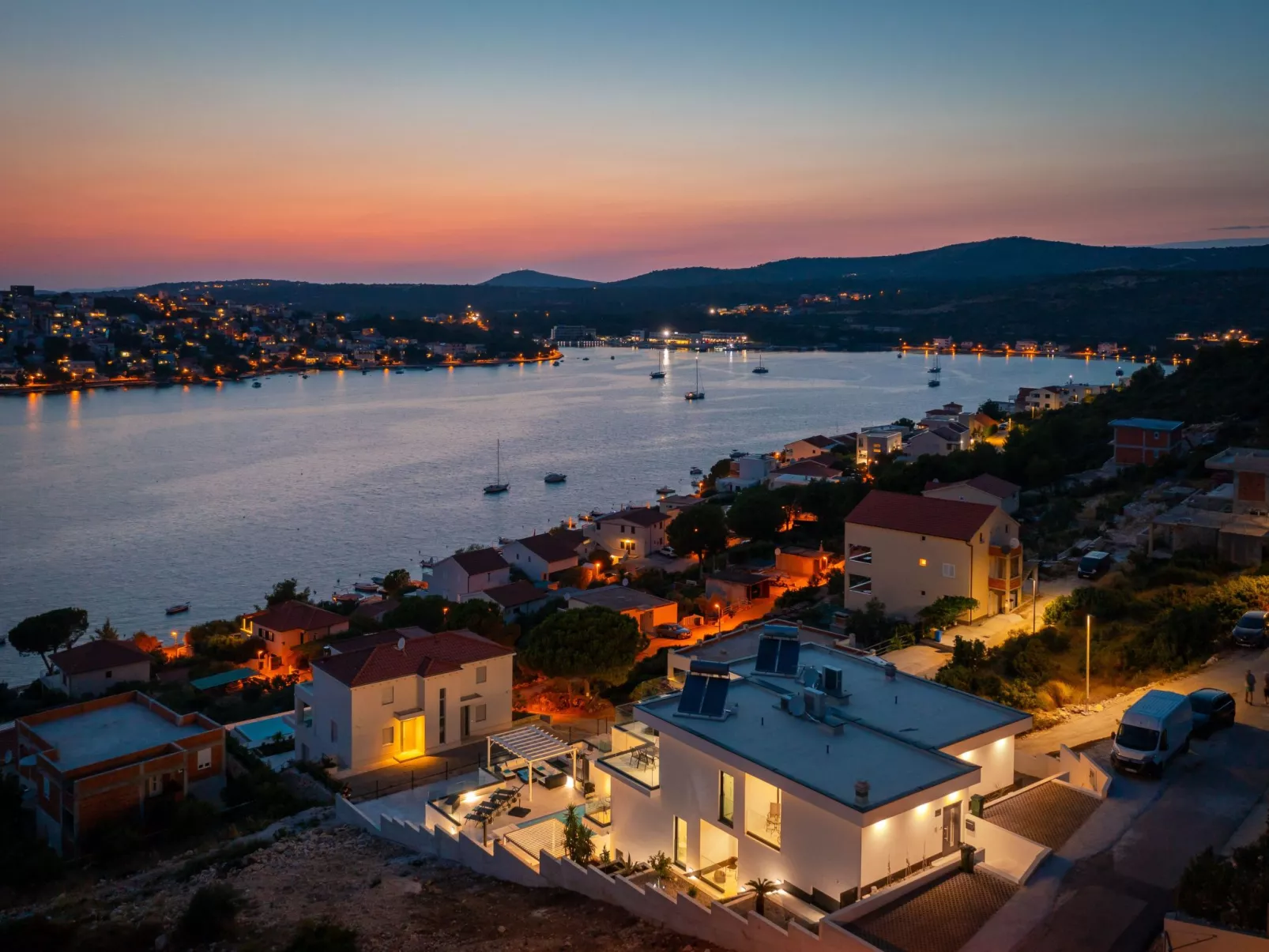 In Dvornica mit Privatem Pool-Outside