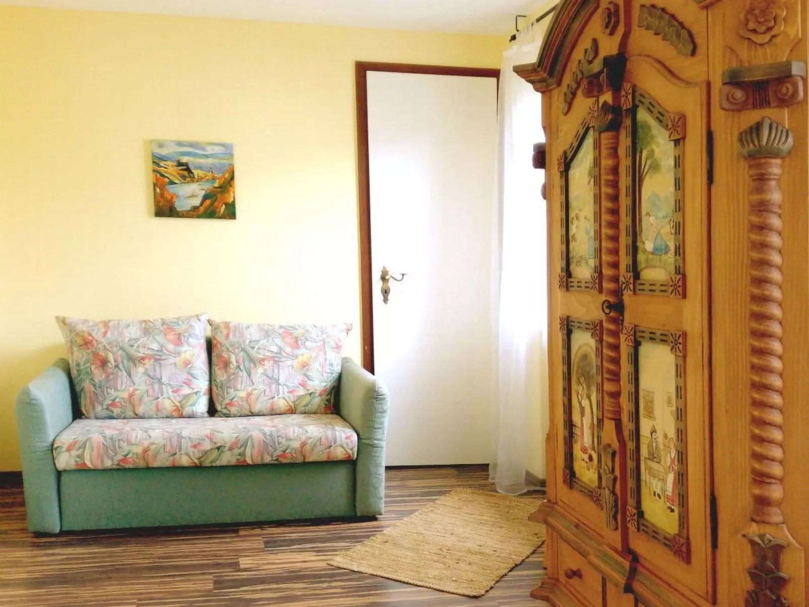 Mit Balkon und Rheinblick-Drinnen