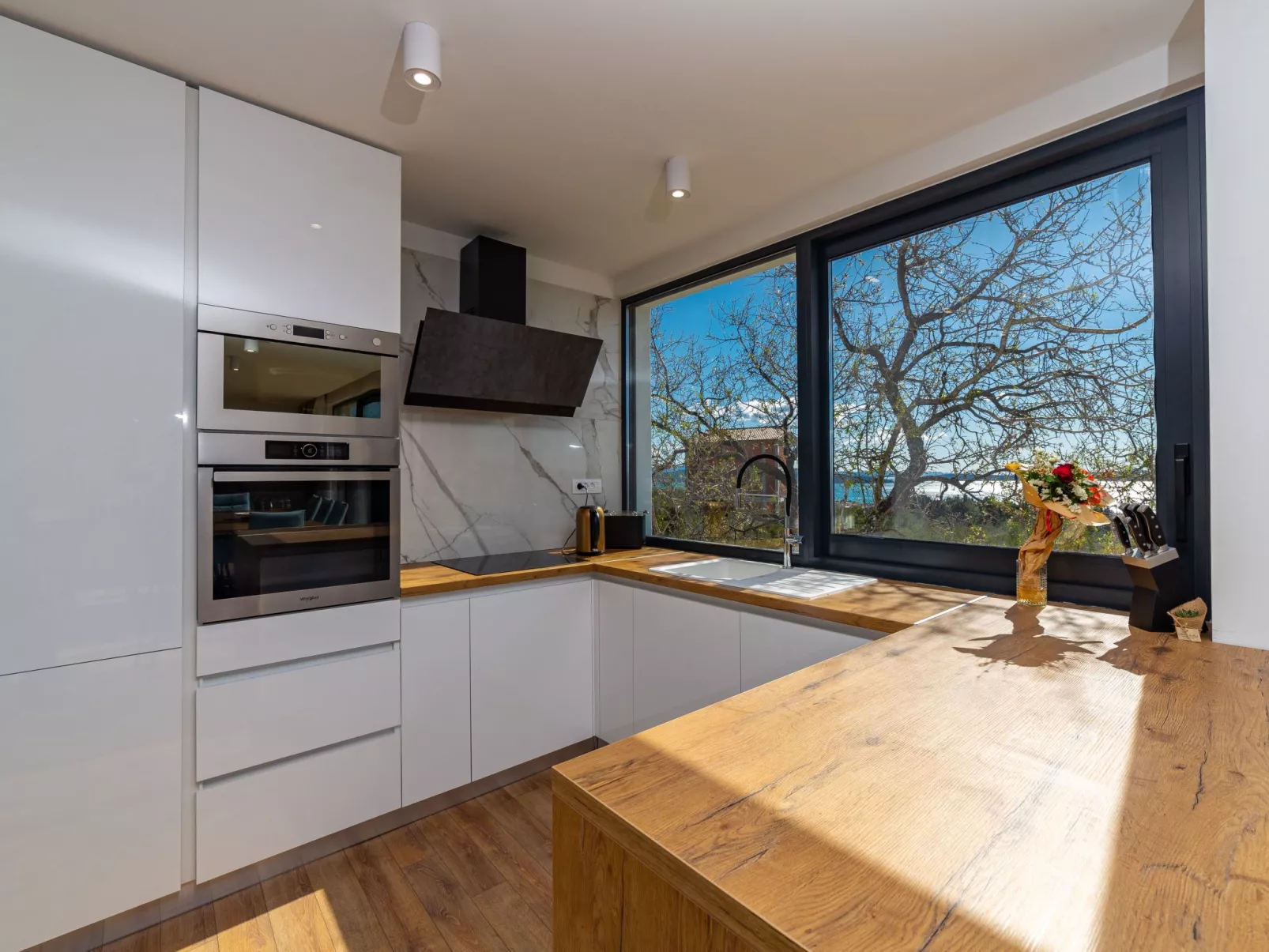 Haus für 9 Personen und 1 Kind in Kastel Luksic-Draußen