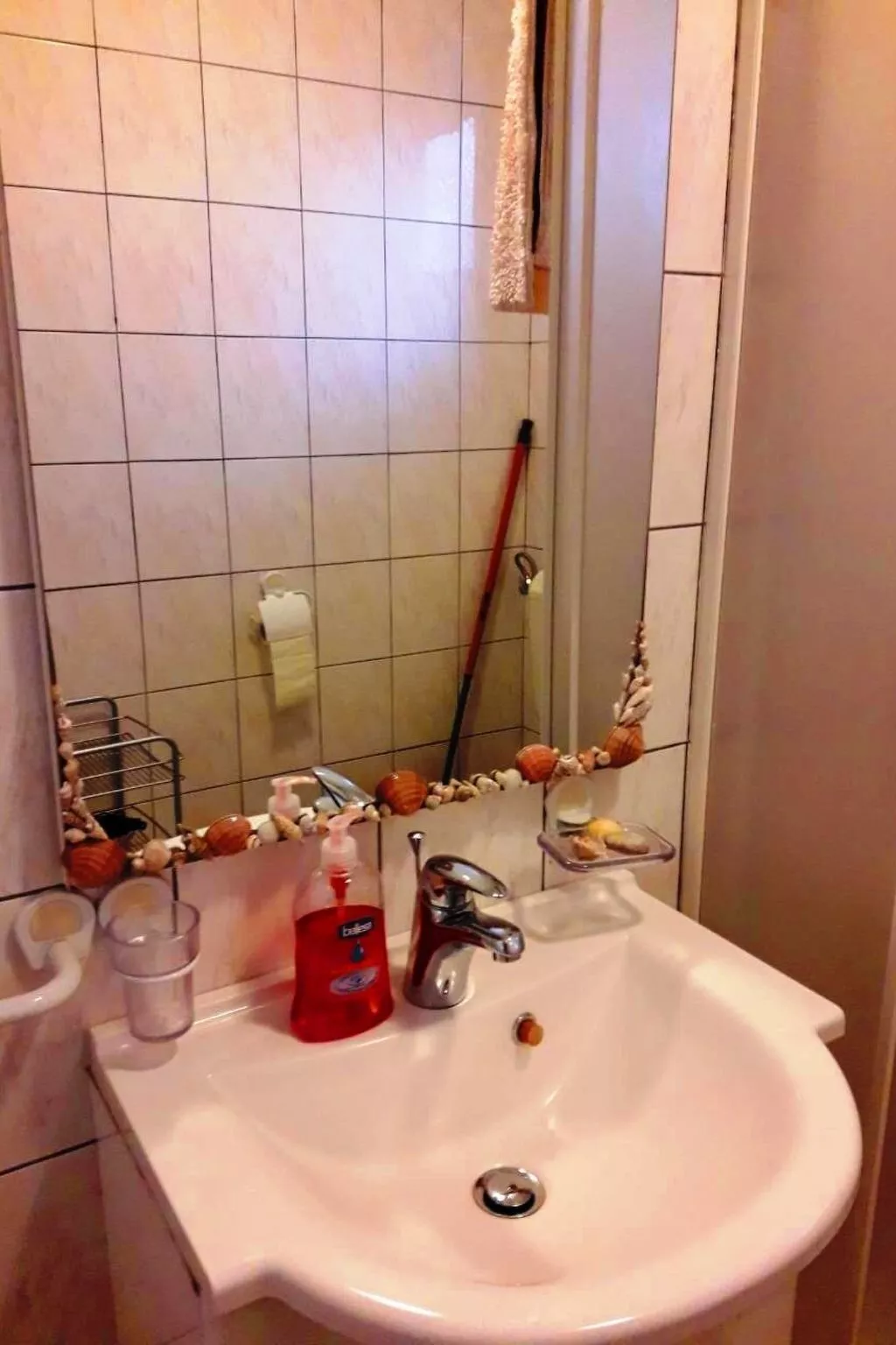 Gemütliches Ferienhaus in Pinezići mit großer Terrasse-Dedans