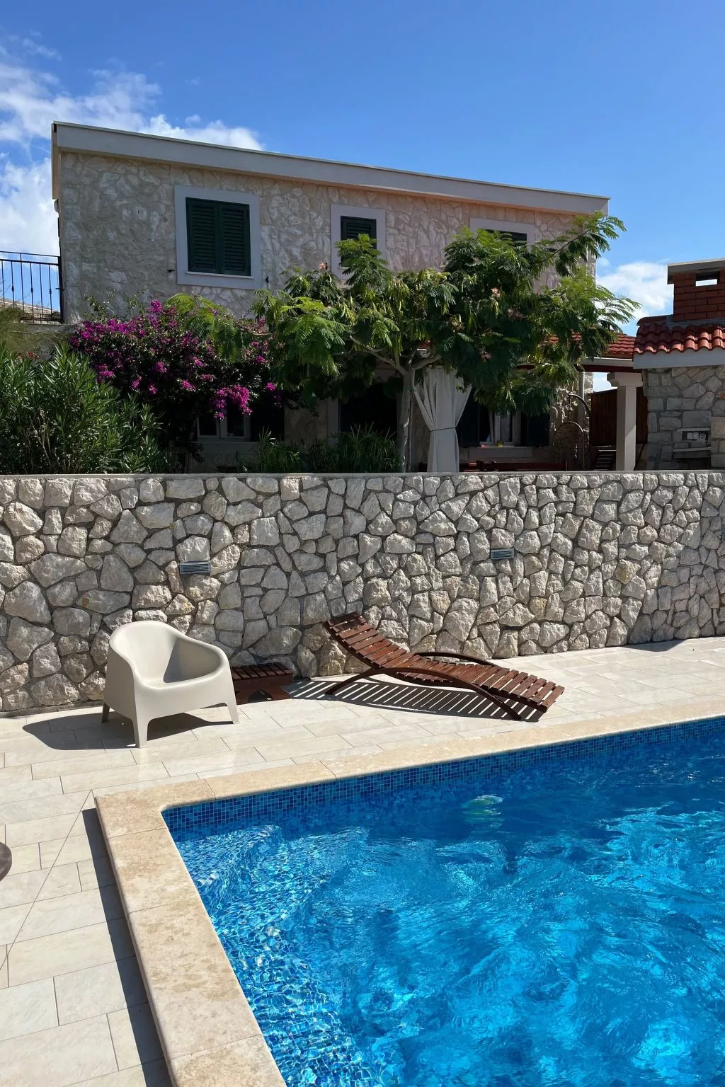 Villa Dražica mit beheiztem Pool - ruhige Lage-Draußen