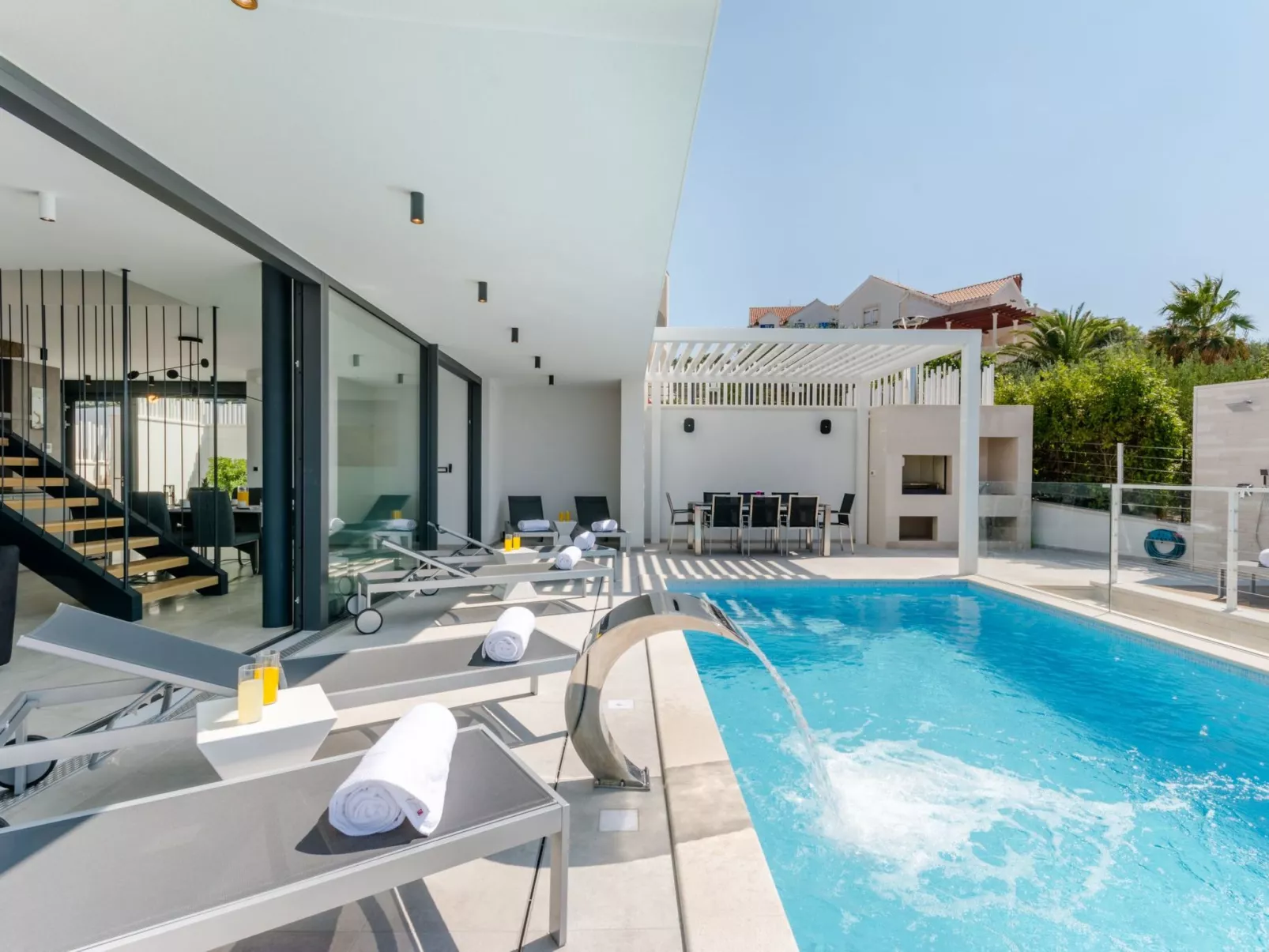 Tolles Ferienhaus in Sutivan mit Privatem Pool-Outside