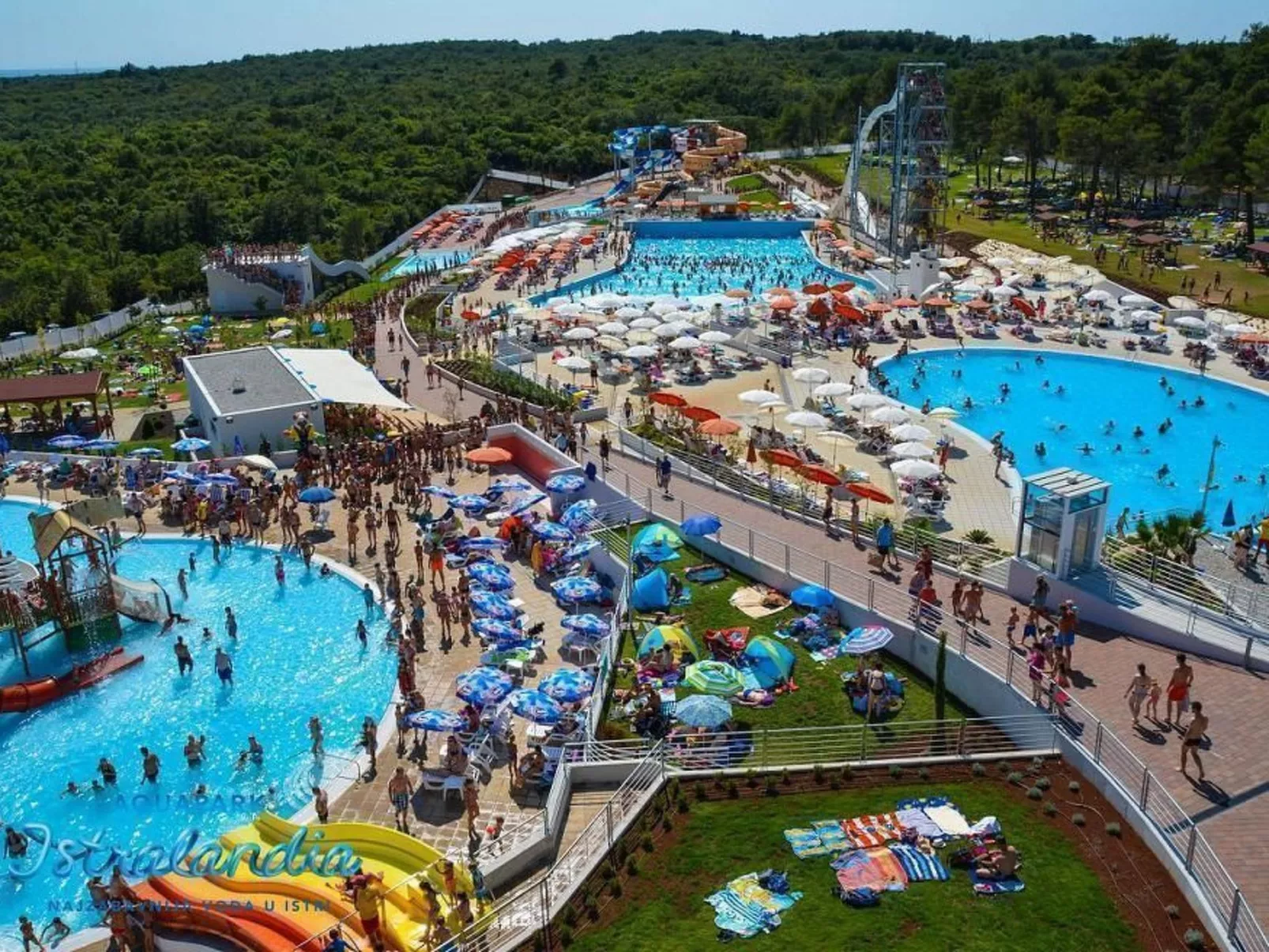 Luxuriöse Villa mit Schwimmbad und großem Garten-Dehors