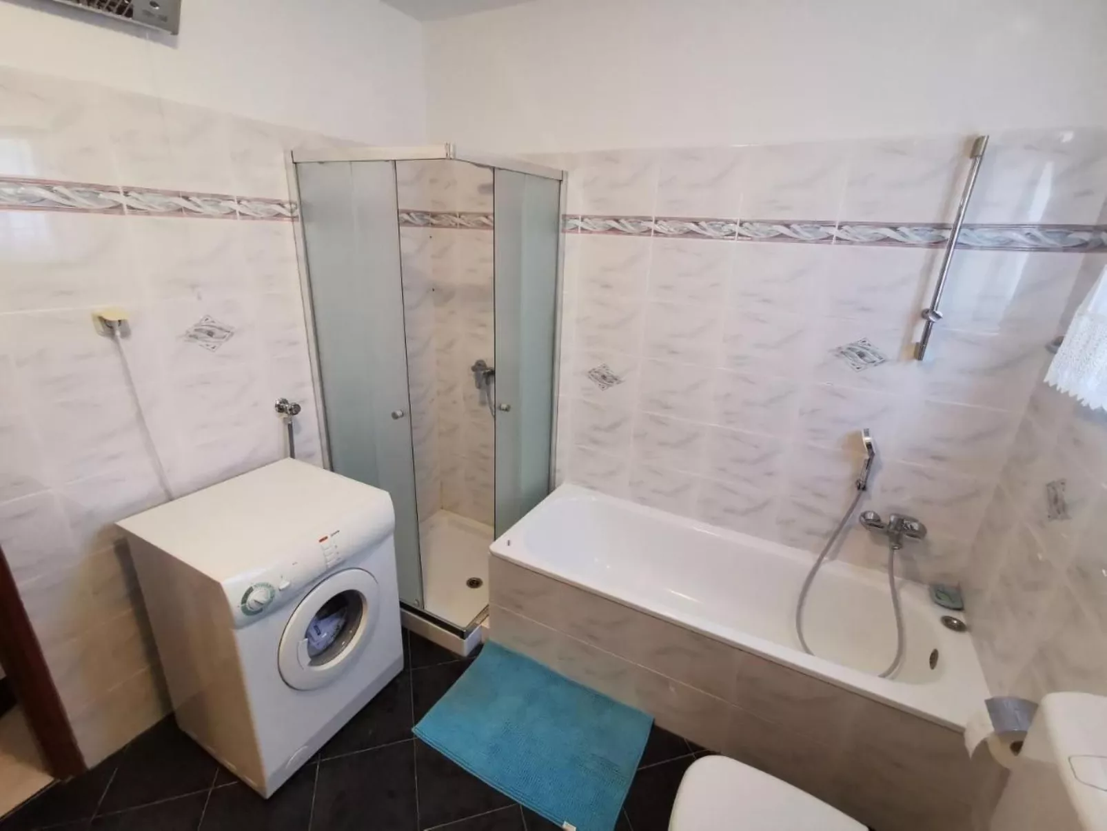 Ferienvilla mit eigenem Garten und Grill-Inside