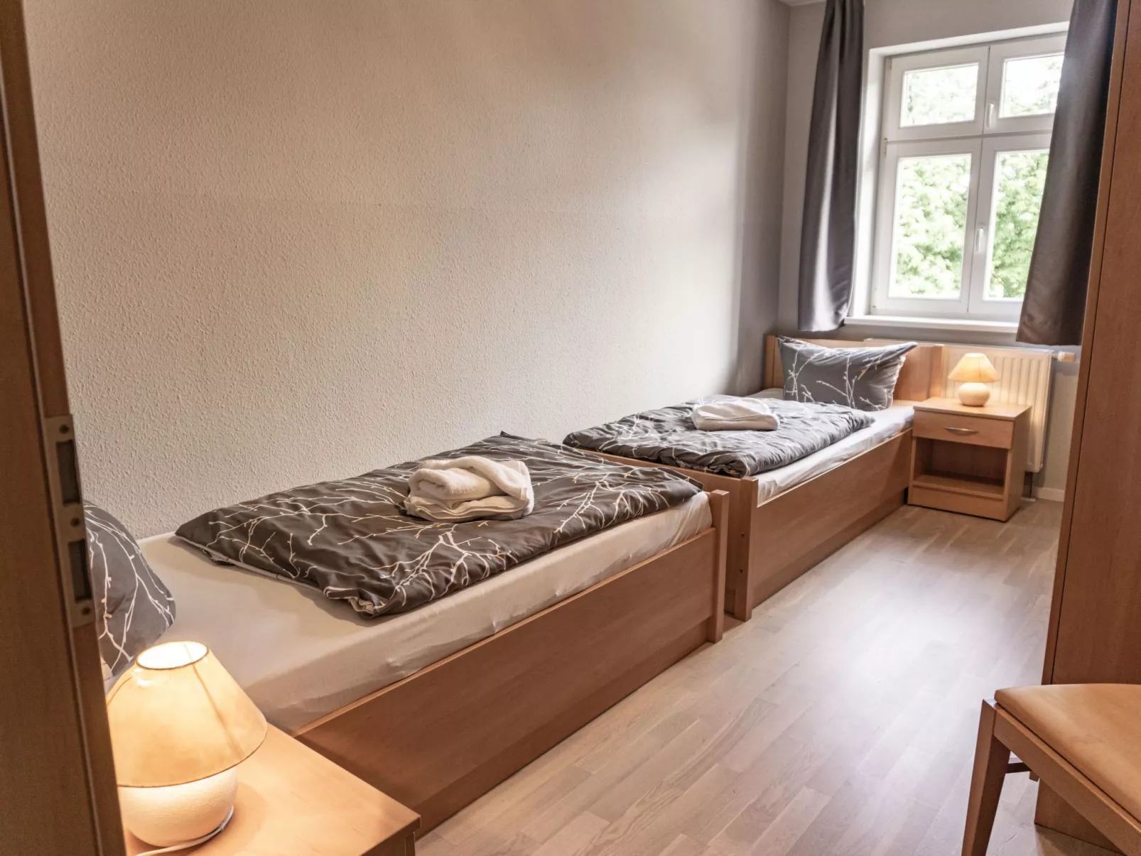 Mit Blick auf das Wasser-Inside