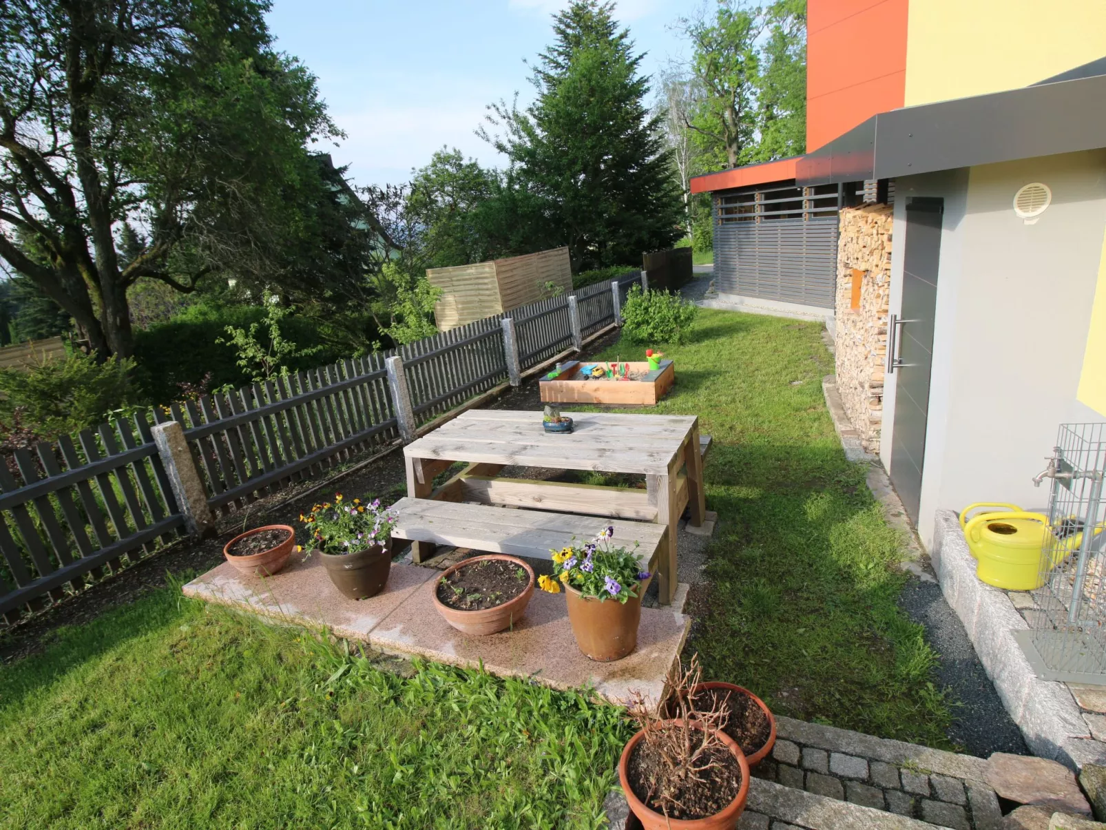 Moderne, niveauvoll eingerichtete Ferienwohnung-Outside