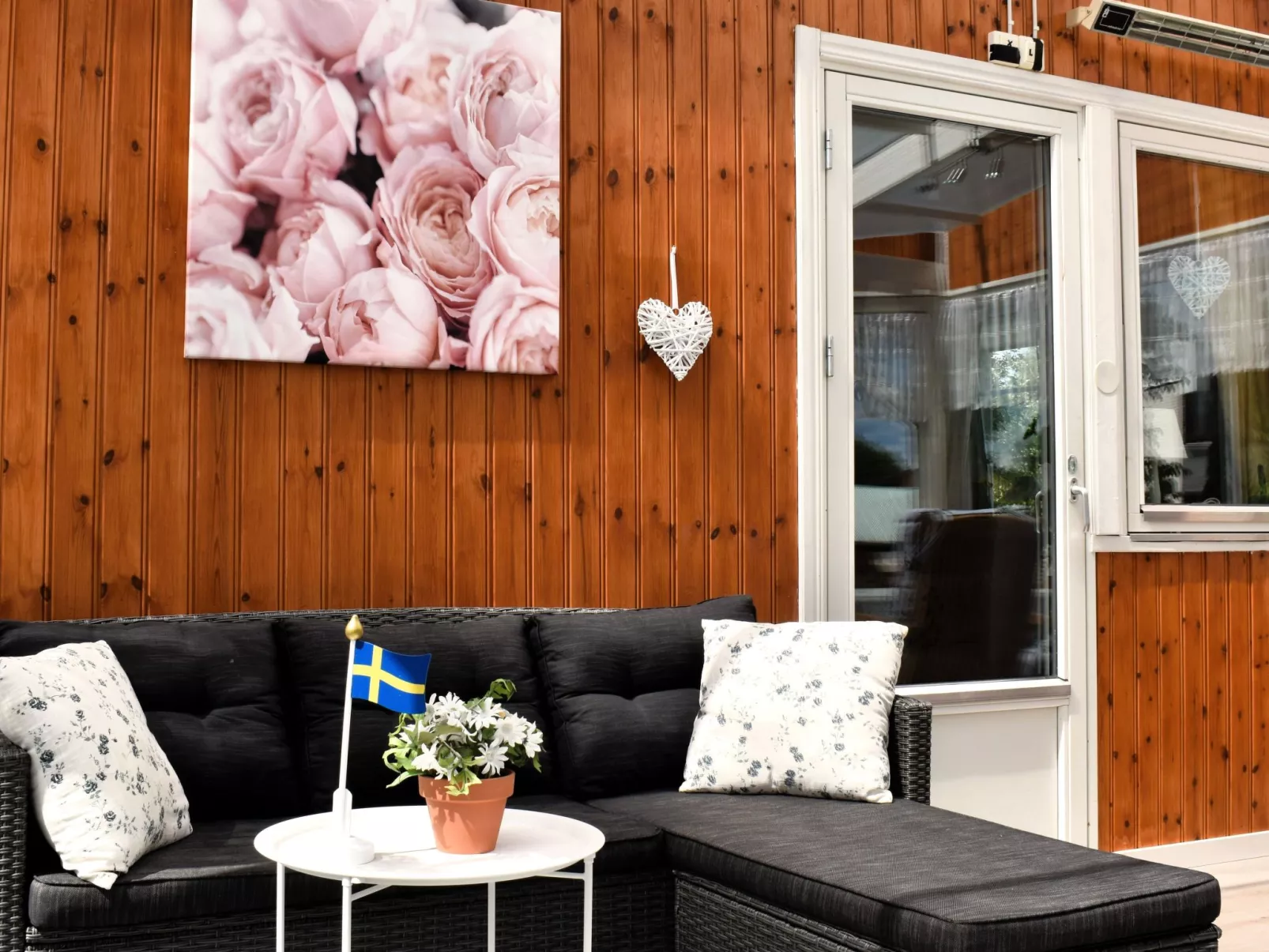 Typisch schwedisches Ferienhaus mit Garten-Dedans