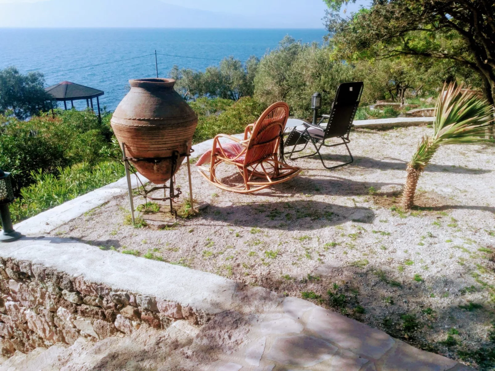 Assos Sivrice Gästehaus-Outside