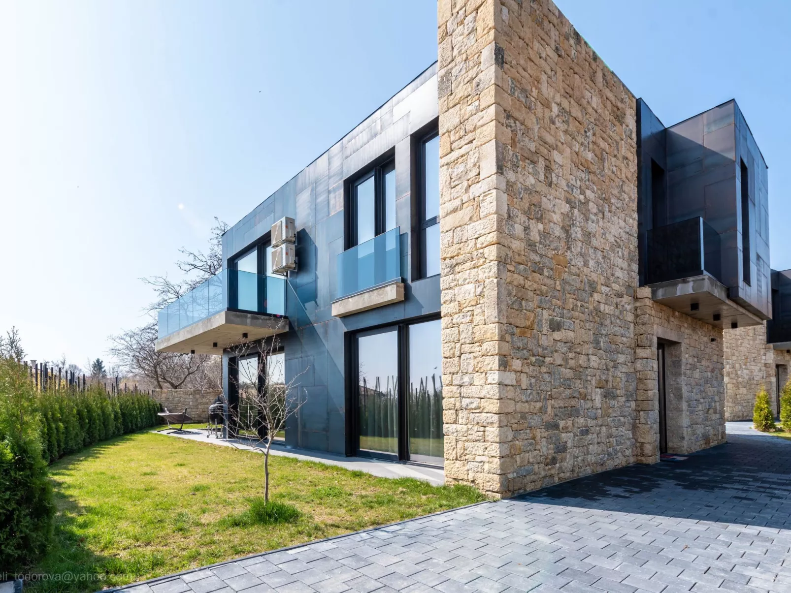 Exklusive Villa mit Swimmingpool und Whirlpool-Draußen