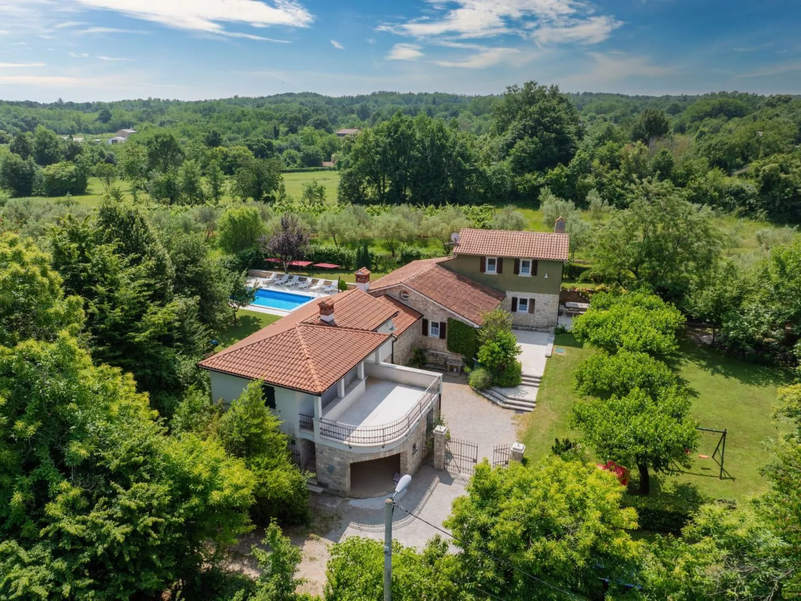 Gemütliches Ferienhaus in Ružići mit Offenem Kamin