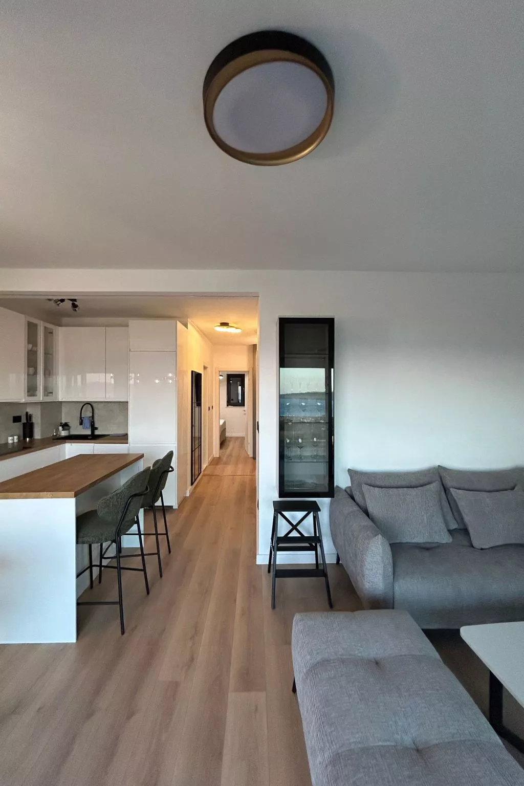 "Magnificent Lux View"-Inside