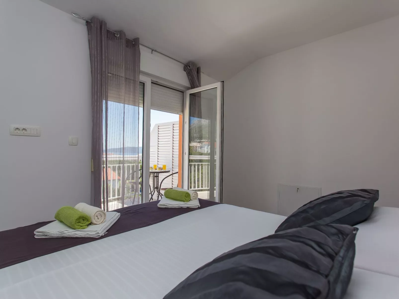 Moderne ap. 2 mit Pool und Grill in der Nähe von Split und Trogir-Inside