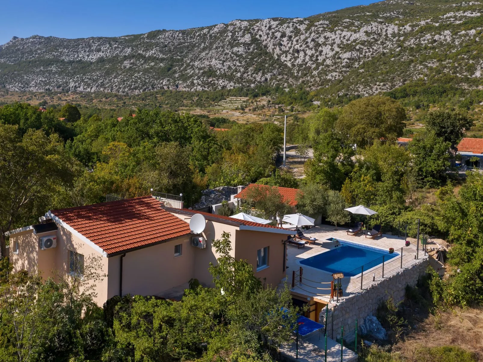 Villa Melita-Outside