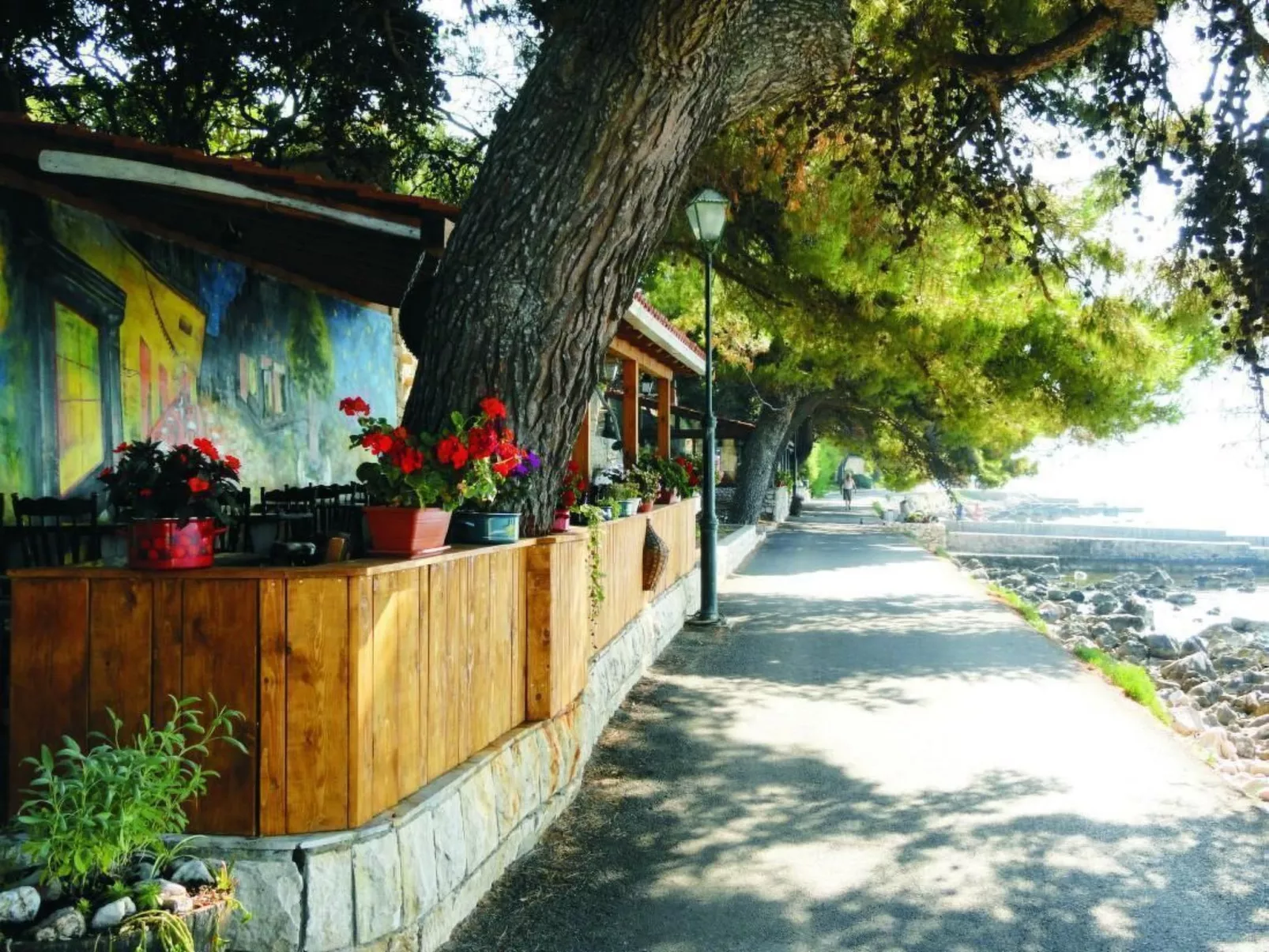 Karmen auf zwei Ebenen mit Garten-Outside