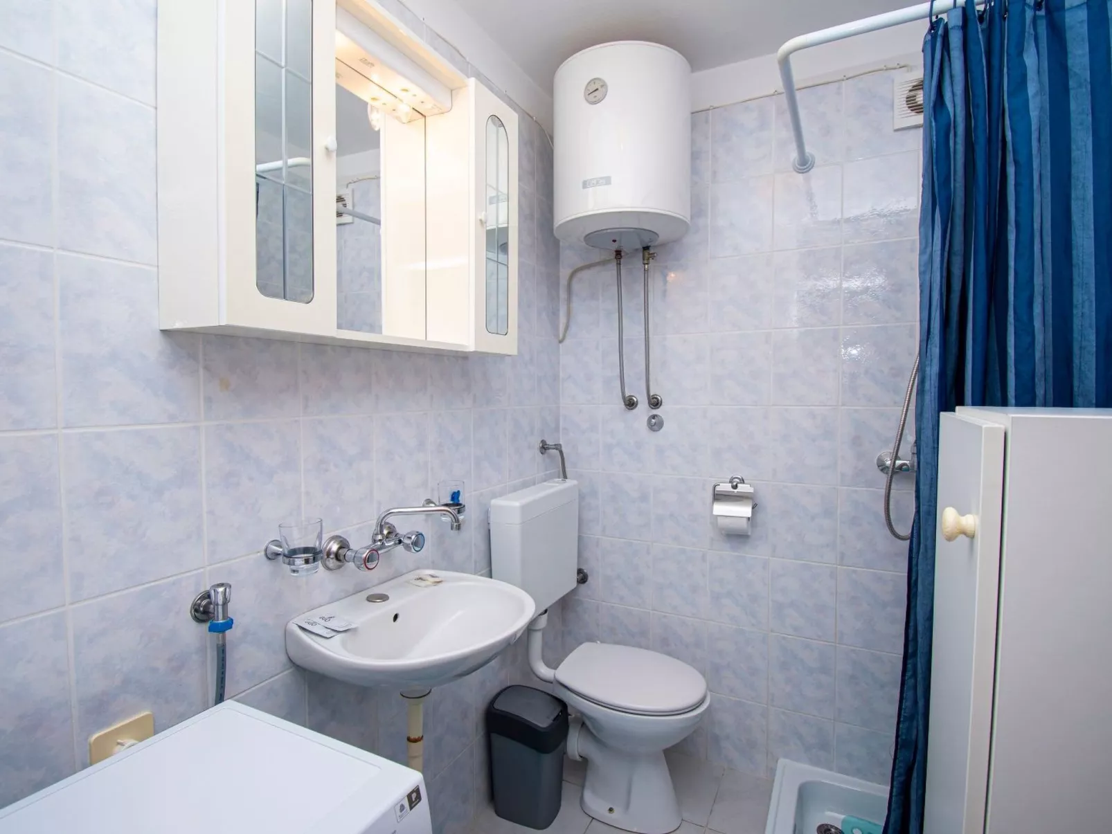 Ruhig und gemütlich 2BR Wohnung in der Nähe des Strandes-Drinnen