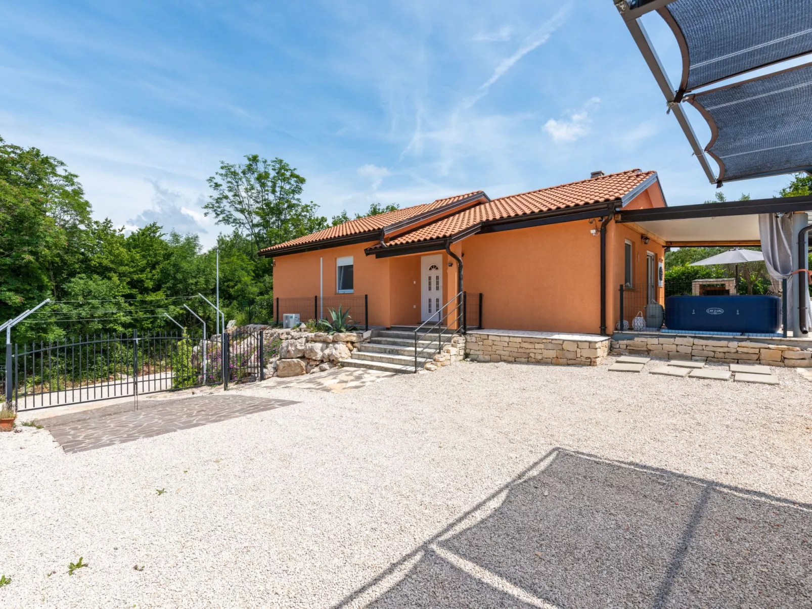 Villa Pendolina mit privatem Pool und Jacuzzi-Draußen